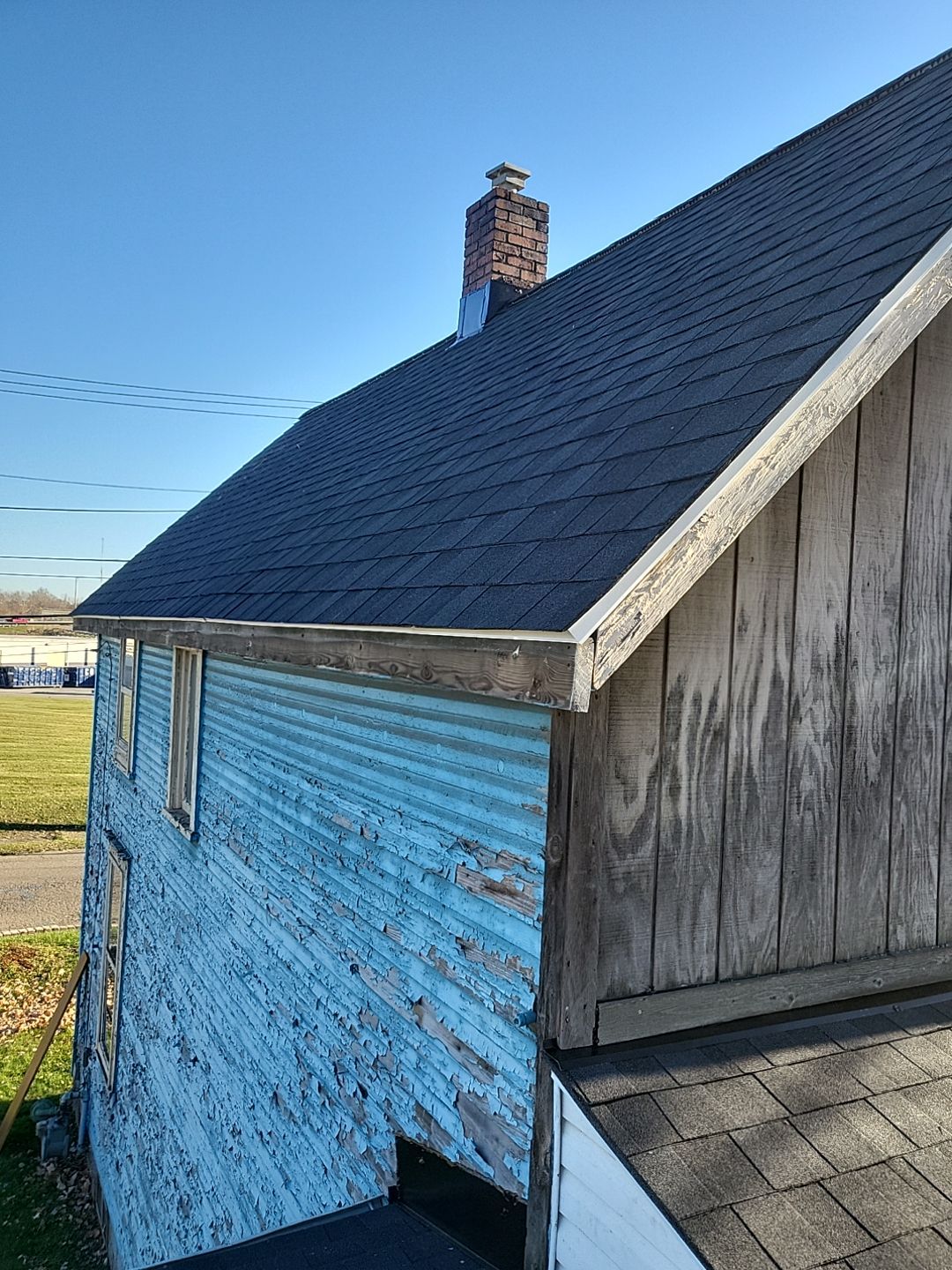 ATLAS PINNACLE COLOR: BLACK SHADOW DRIP EDGE: WHITE by Eagle Eye Roofing