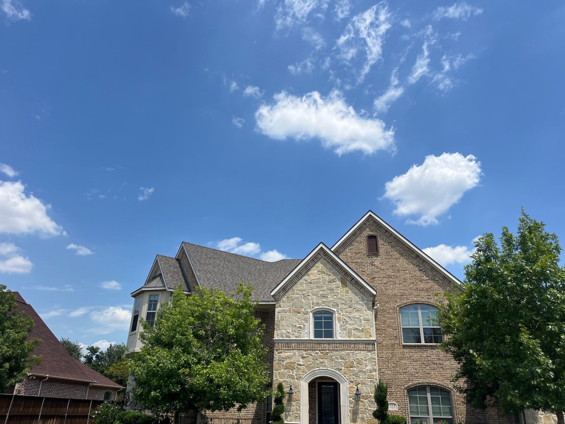 Pink Brick/WW Shingle by Tejas Roofworks + Restoration