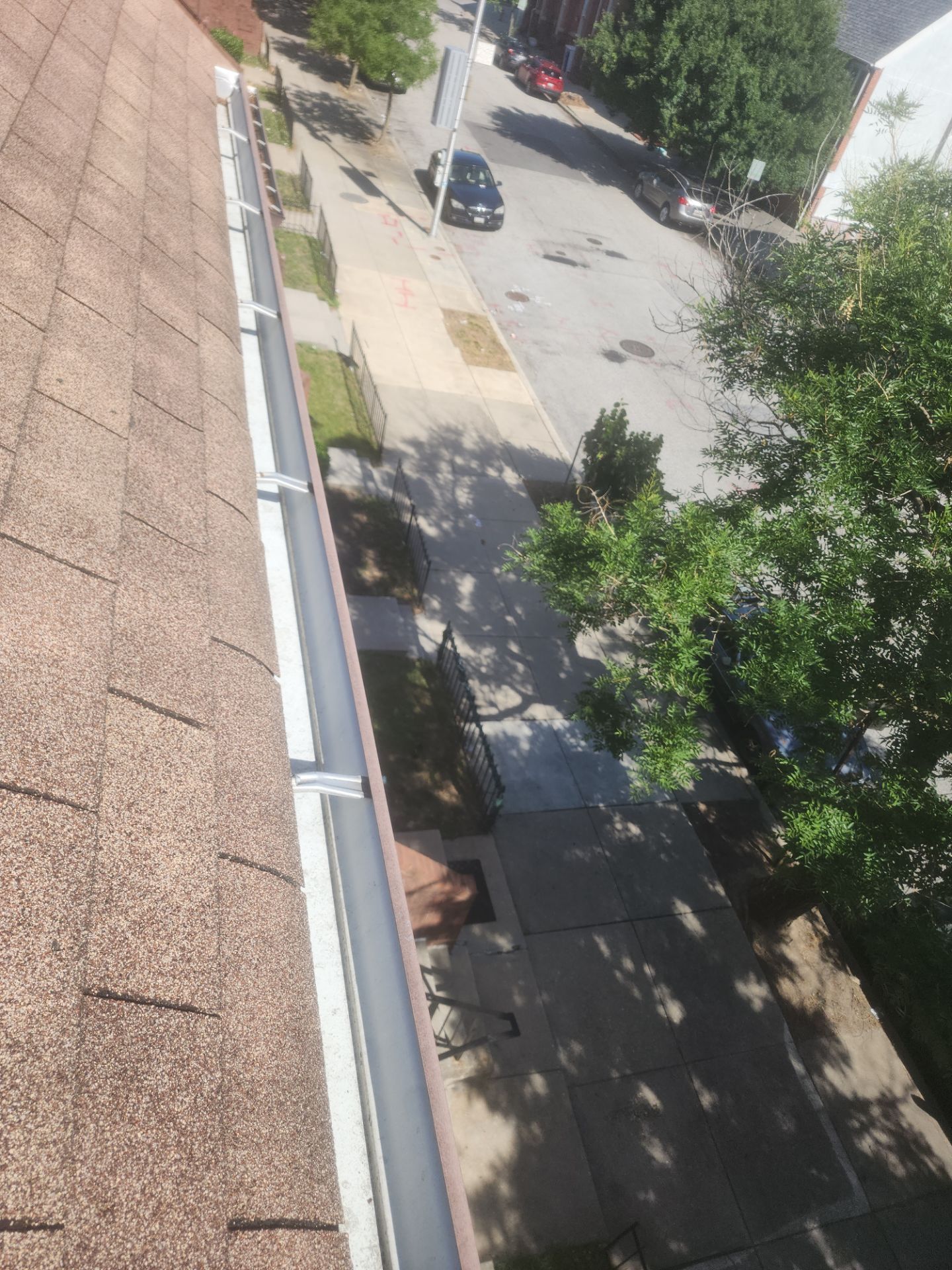 HOA gutter cleaning after photo.