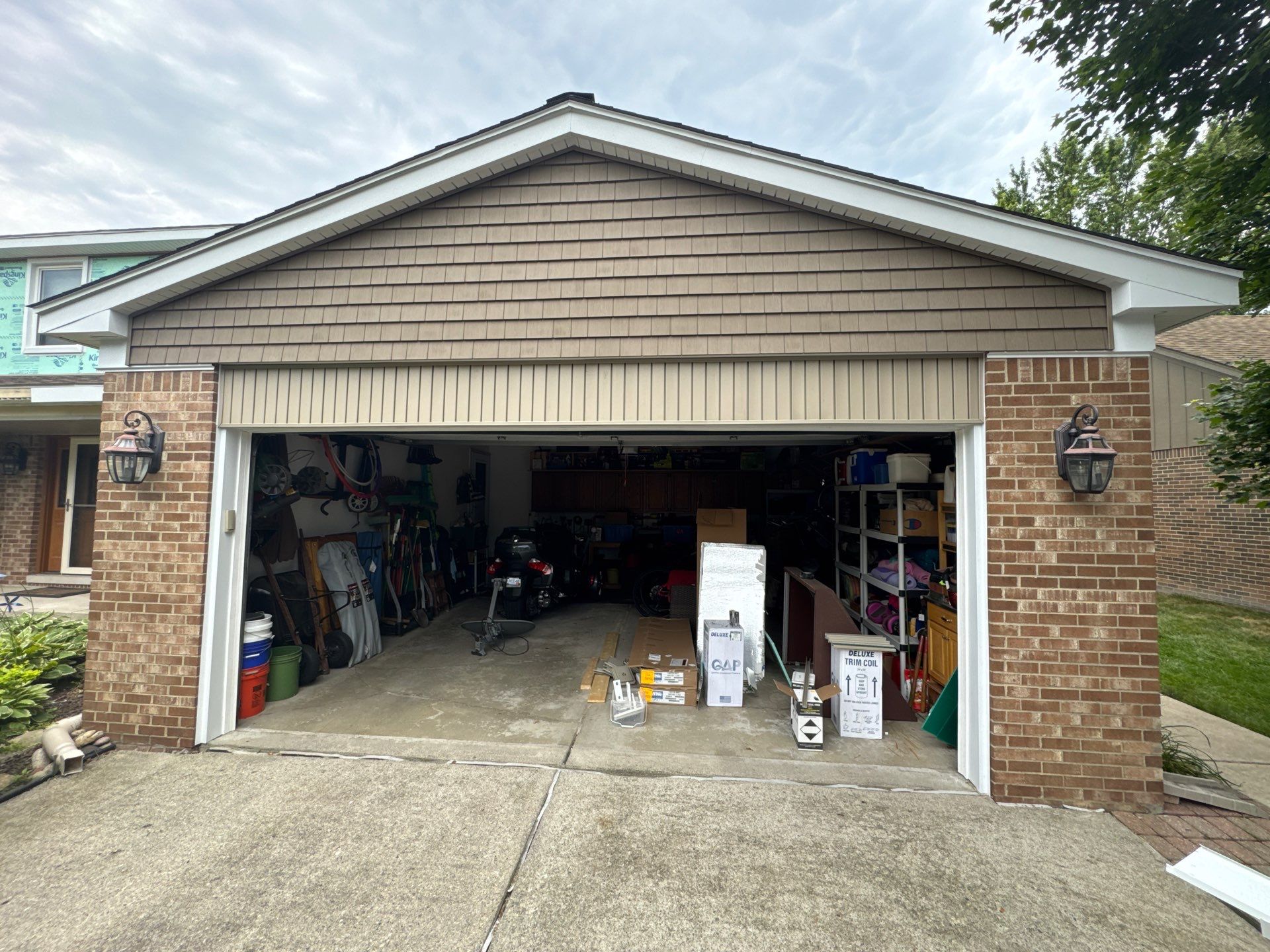 Siding Replacement using Alside S7 Cedar Mill Grain Pebble by 180 Contractors