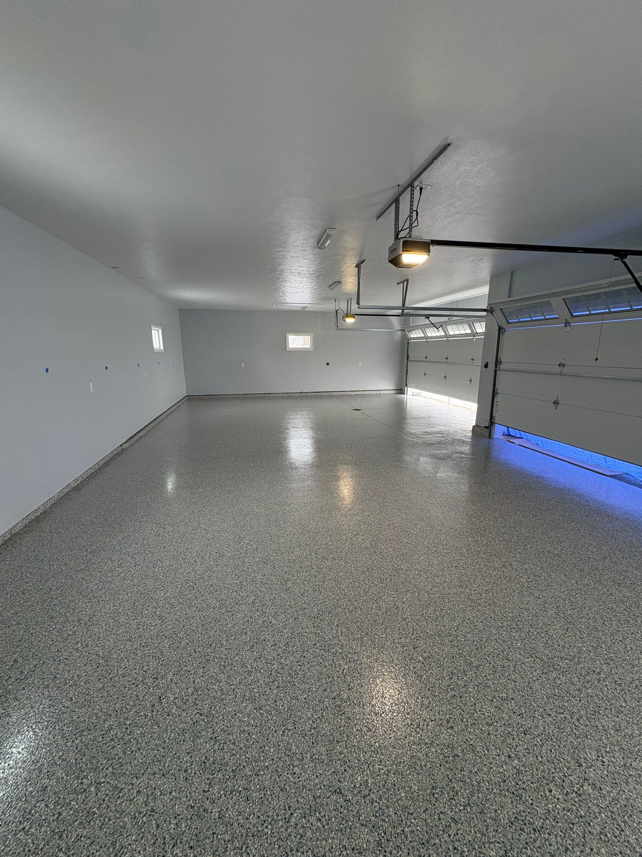 Tidal Wave Garage Coating in Bremen! by Innovative Spaces / Innovative Concrete Coatings