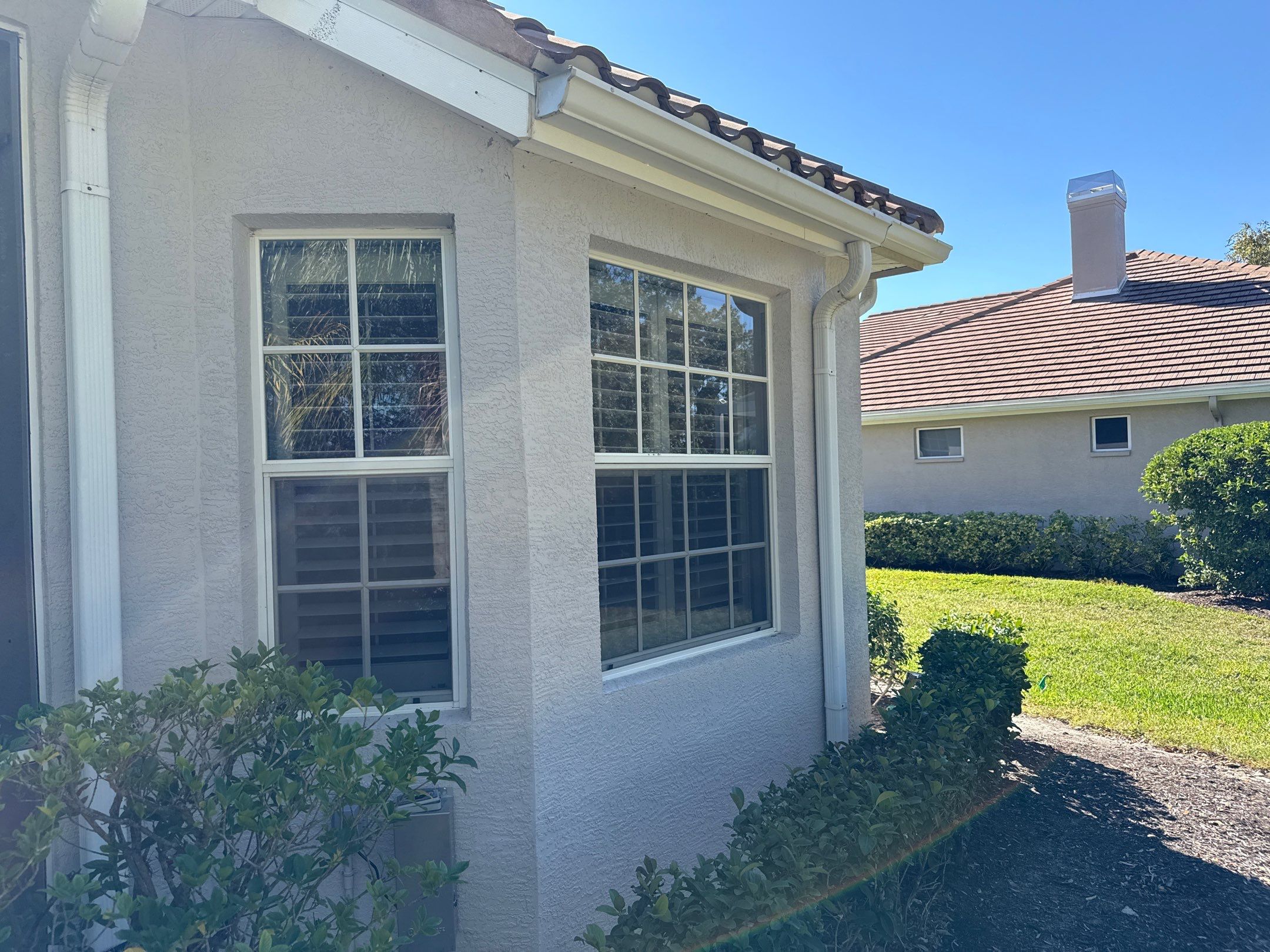 House Wash, Pool Deck & Screen Enclosure Cleaning | University Park, Sarasota FL by Sunshine AquaWash