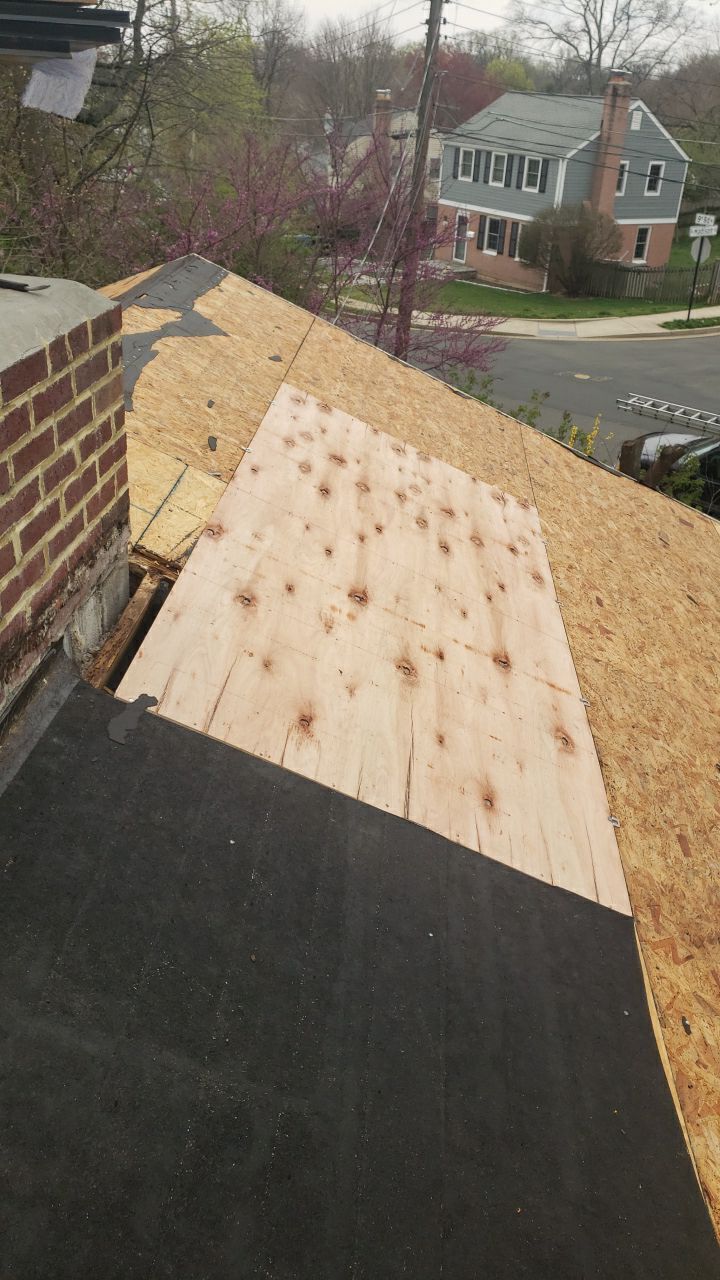 Arlington: CertainTeed Landmark Pro Designer Shingles in Max Def Georgetown Gray by RM Banning, Inc.