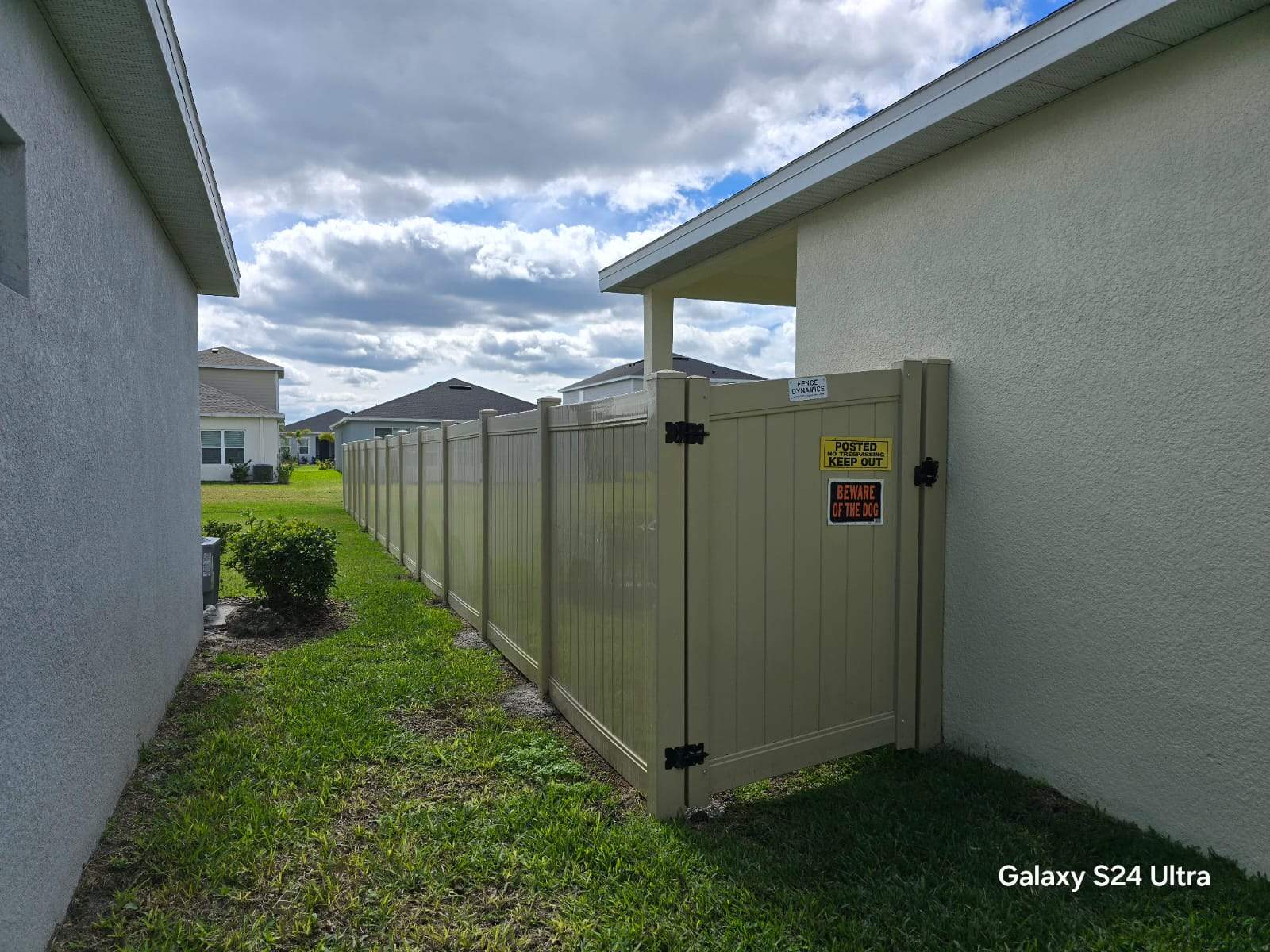 Tan Vinyl Privacy Fence Repair in Port Charlotte by True Fence LLC