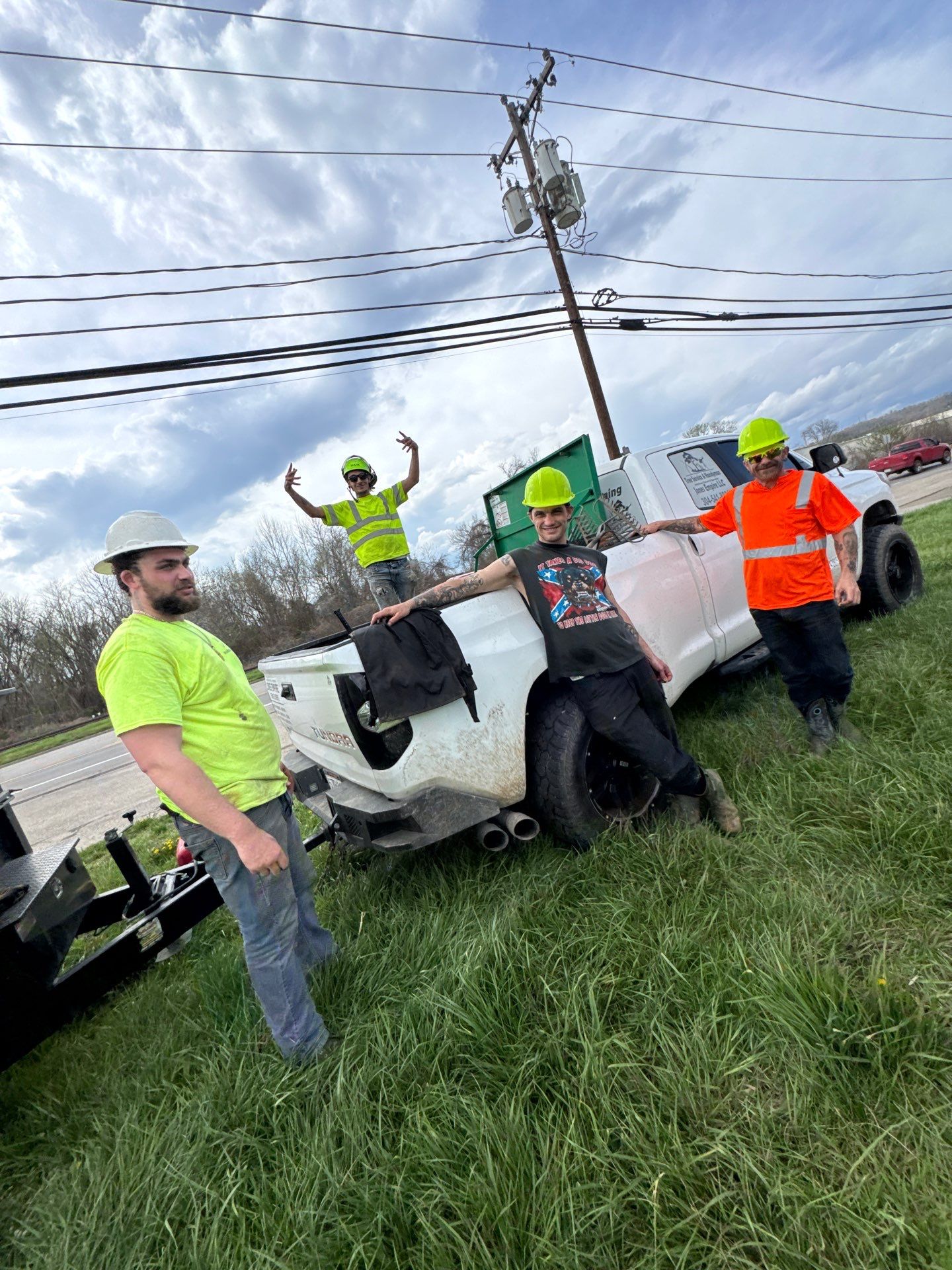 Project in Nitro, WV 	Rotator Crane Lifts Tree Off House | Nitro WV 	•	One Wrong Move Job | Rotator Crane Tree Removal 	•	Heavy Rescue Tree Job | Nitro WV 	•	Extreme Tree Removal Over Home | Nitro WV by Jones Empire LLC