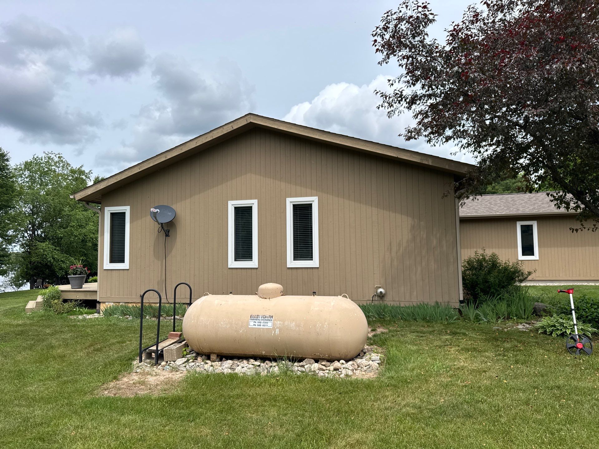 Off-White Aluminum Gutter and Downspout Replacement in Charlevoix by Rainbow Seamless Systems