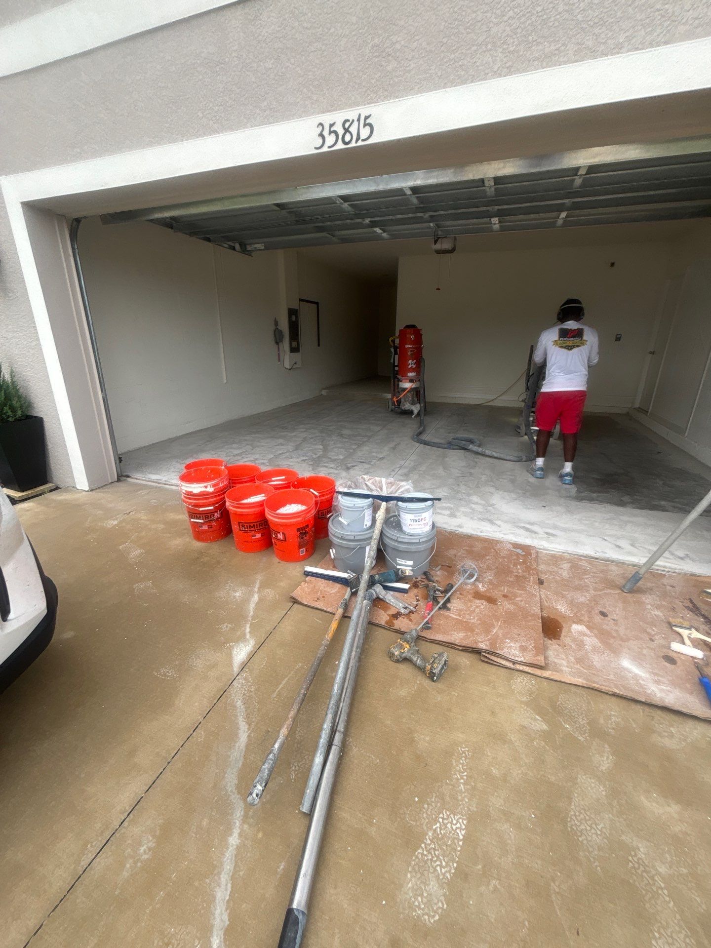 Flake Epoxy Garage Floor Coating System in Zephyrhills by Performance Floors & Coating