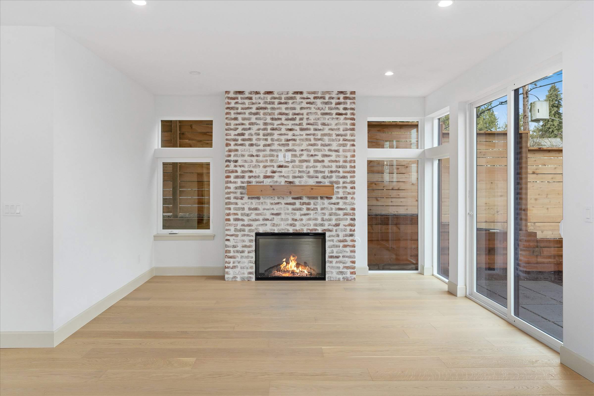 Maple Leaf 6-unit new construction by LinMak Construction