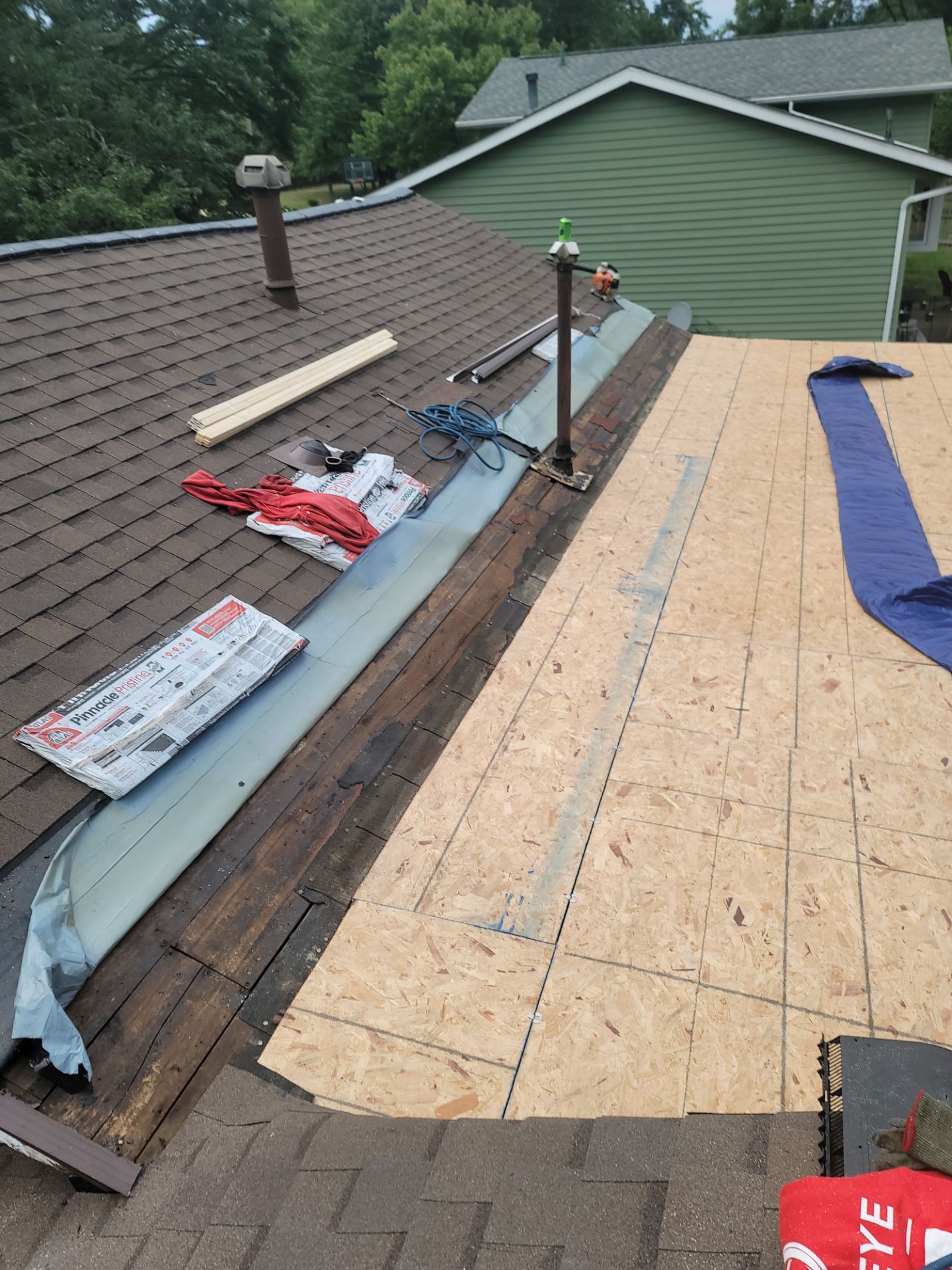 Atlas Pinnacle, Color, Heatherblend, Drip Edge, Color, Royal Brown by Eagle Eye Roofing