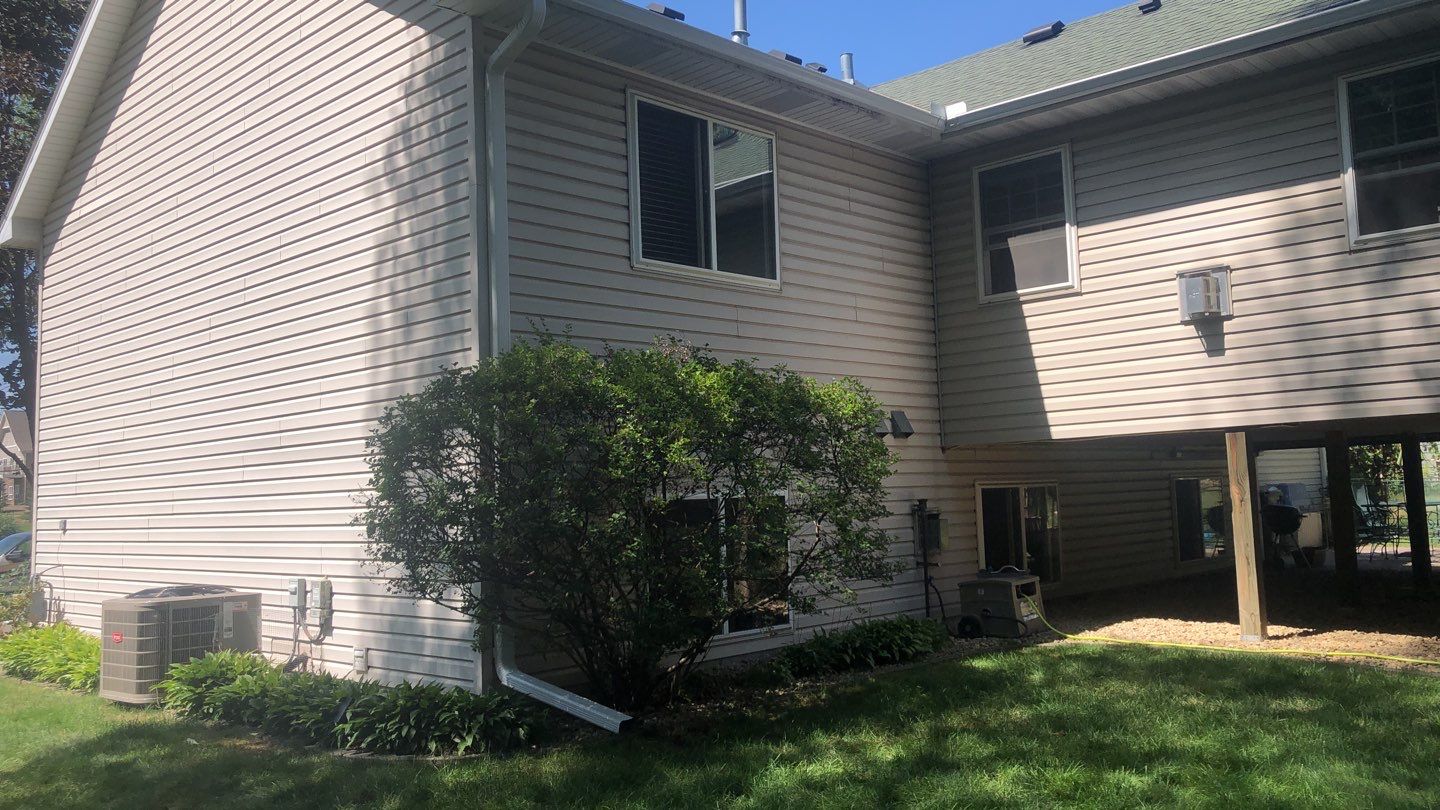 Wayzata, MN – New Seamless Gutter Installation by First Impressions Exteriors