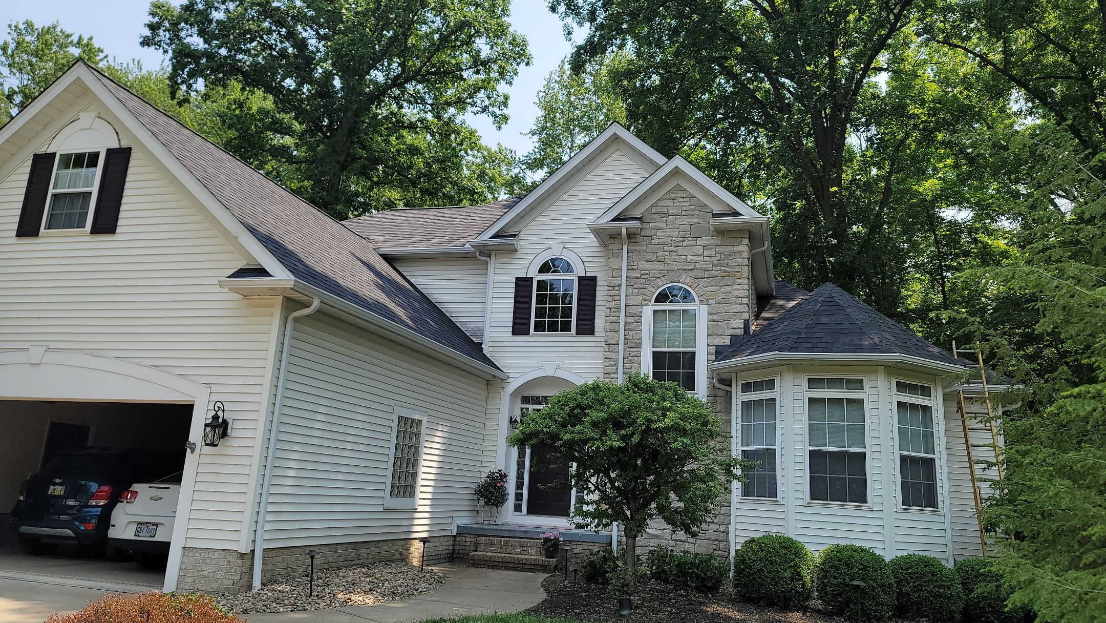 ATLAS PINNACLE COLOR: BLACK SHADOW by Eagle Eye Roofing