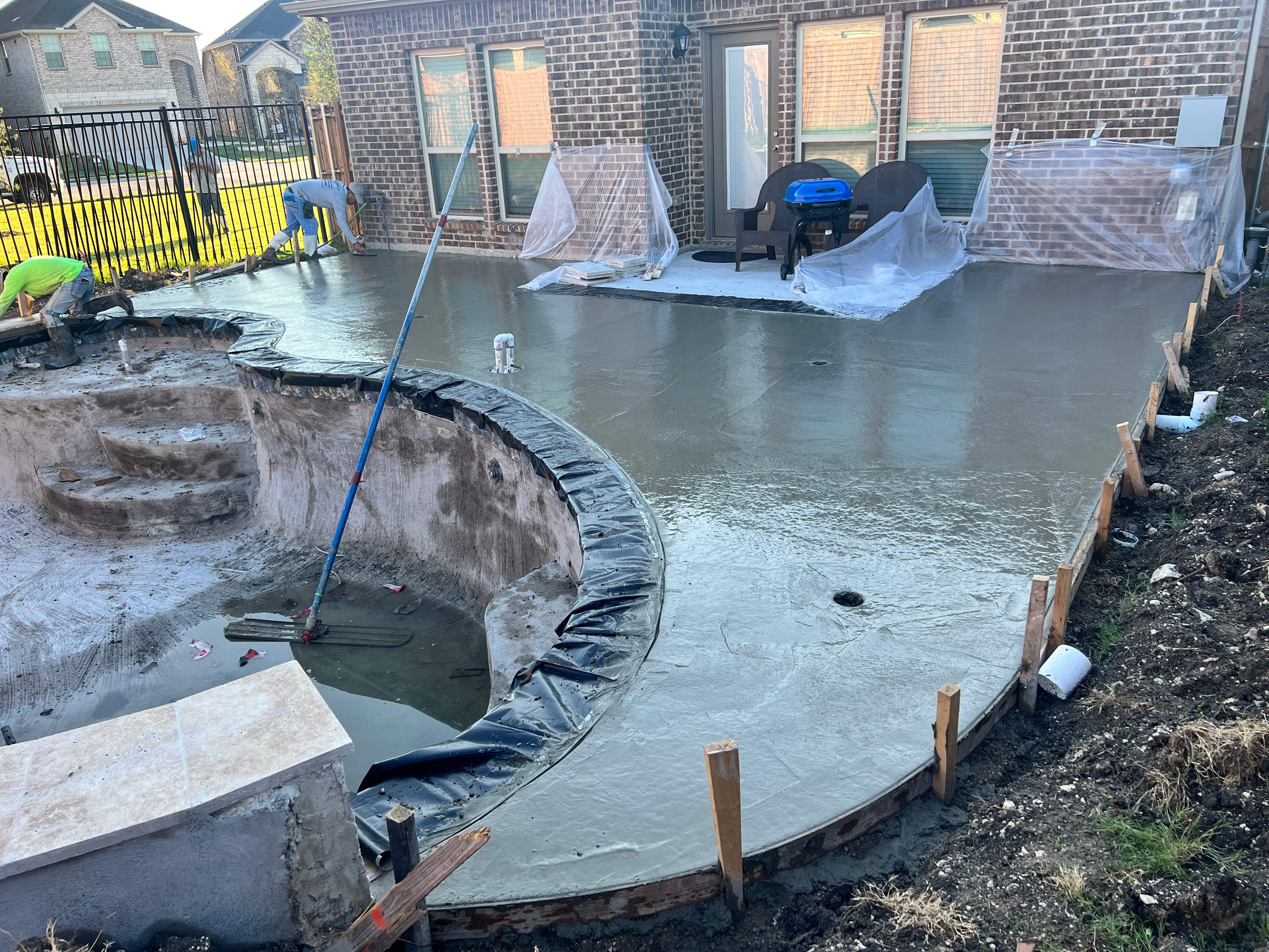 Freeform Pool with Rock Accents and Spa by Pinnacle Pools and Spas - DFW