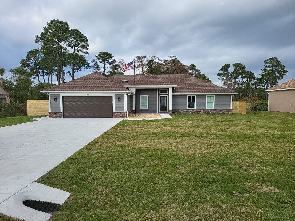 You can never go wrong with Horizontal by Hip Square Fence Inc.