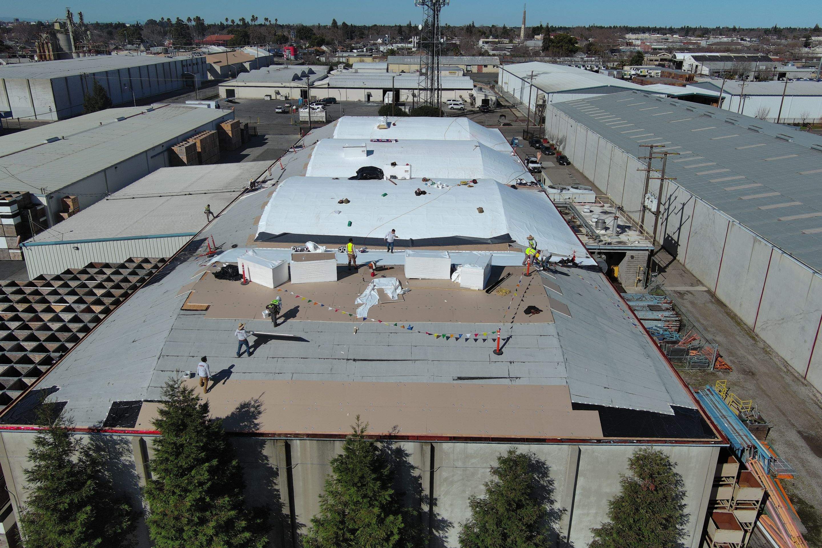 TPO single-ply roofing system using GAF Single-ply TPO 60 mil with 1.5 inch ISO board insulation by Straight Edge Roofing Inc