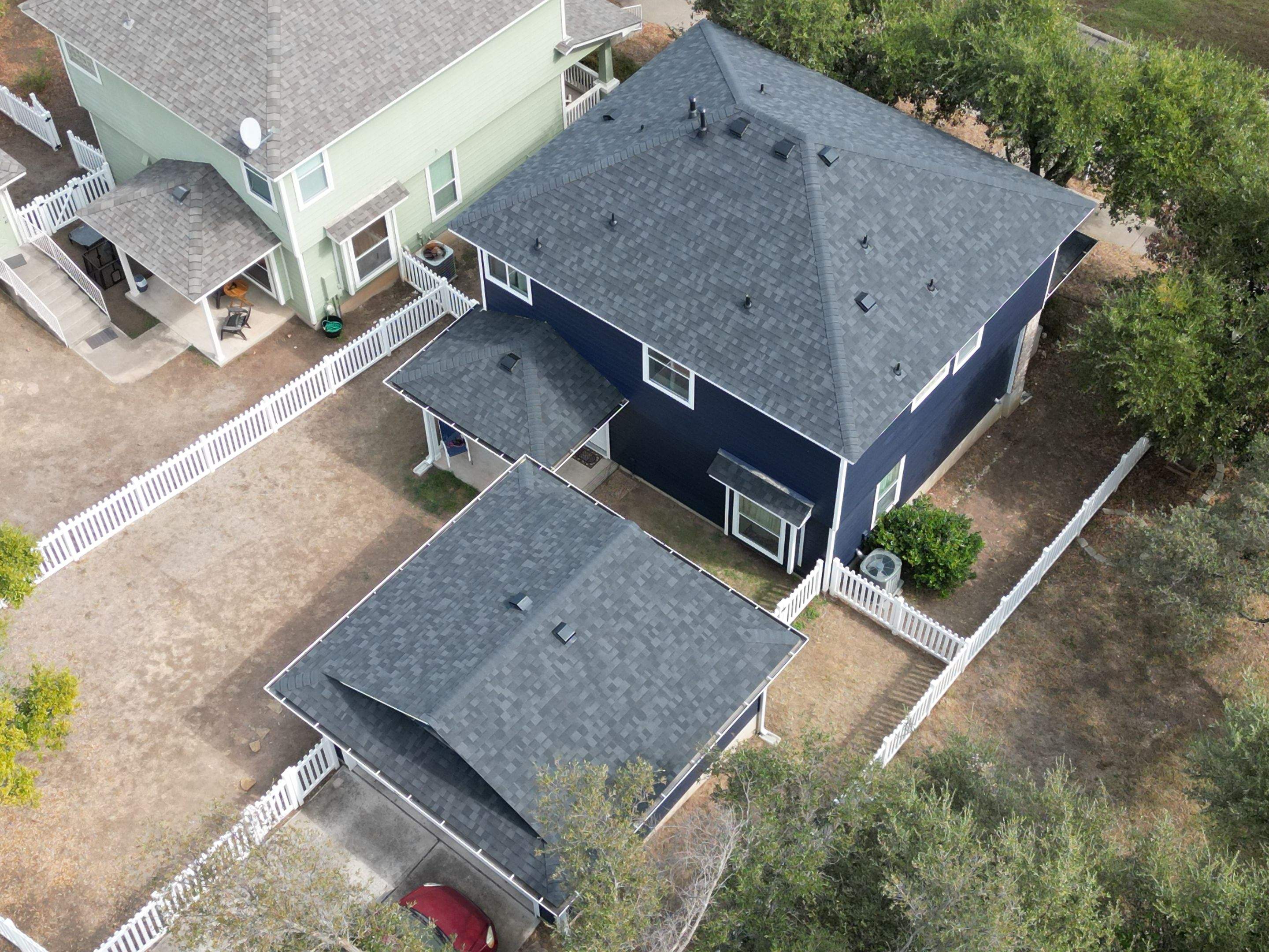 Onyx Black - Owens Corning TruDefinition Dutration by RoofsOnly.com