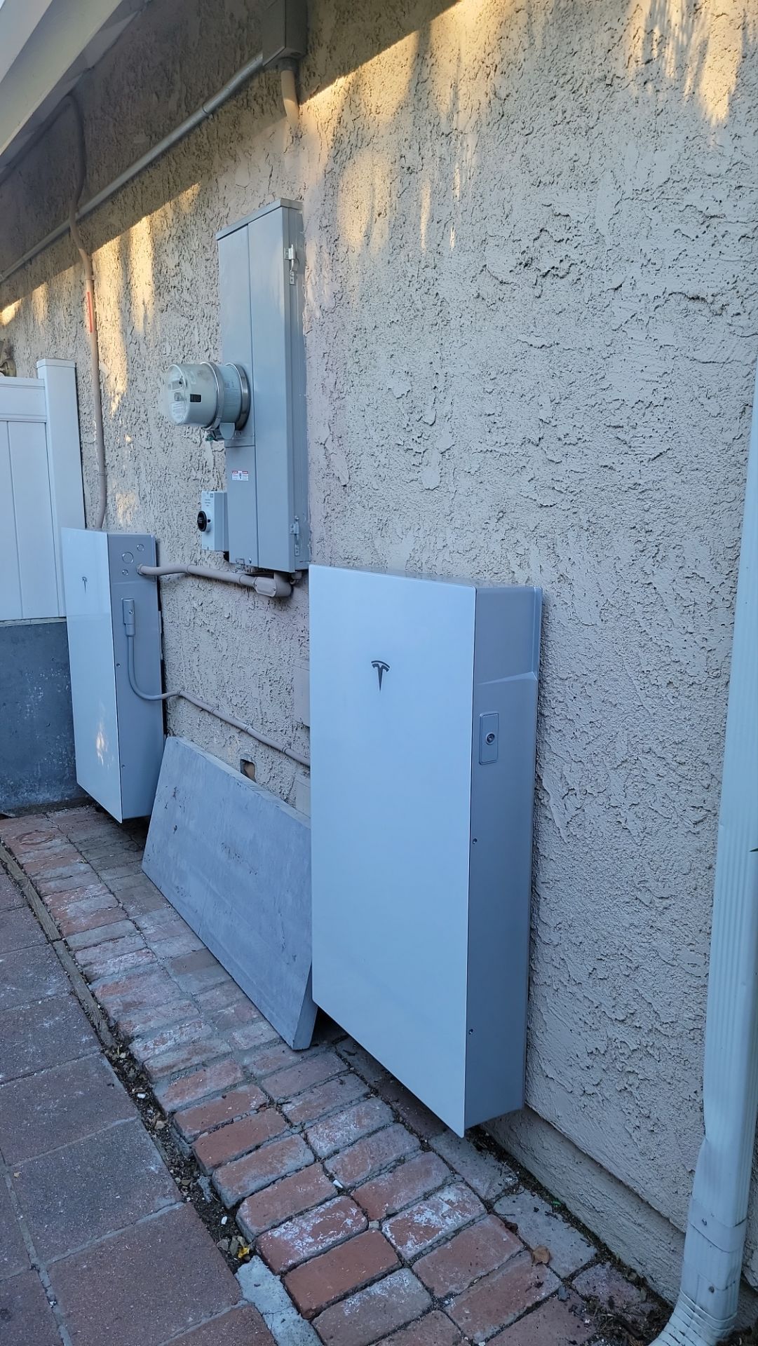 31-Panel CertainTeed Solar System and Tesla Powerwall Installation in Agoura Hills by AWS Solar