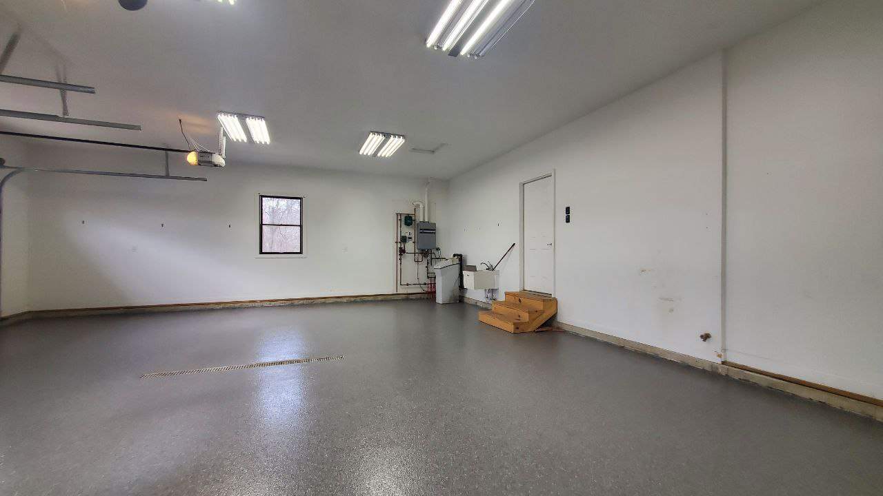 Briar Garage Clinton by Loud Bros
