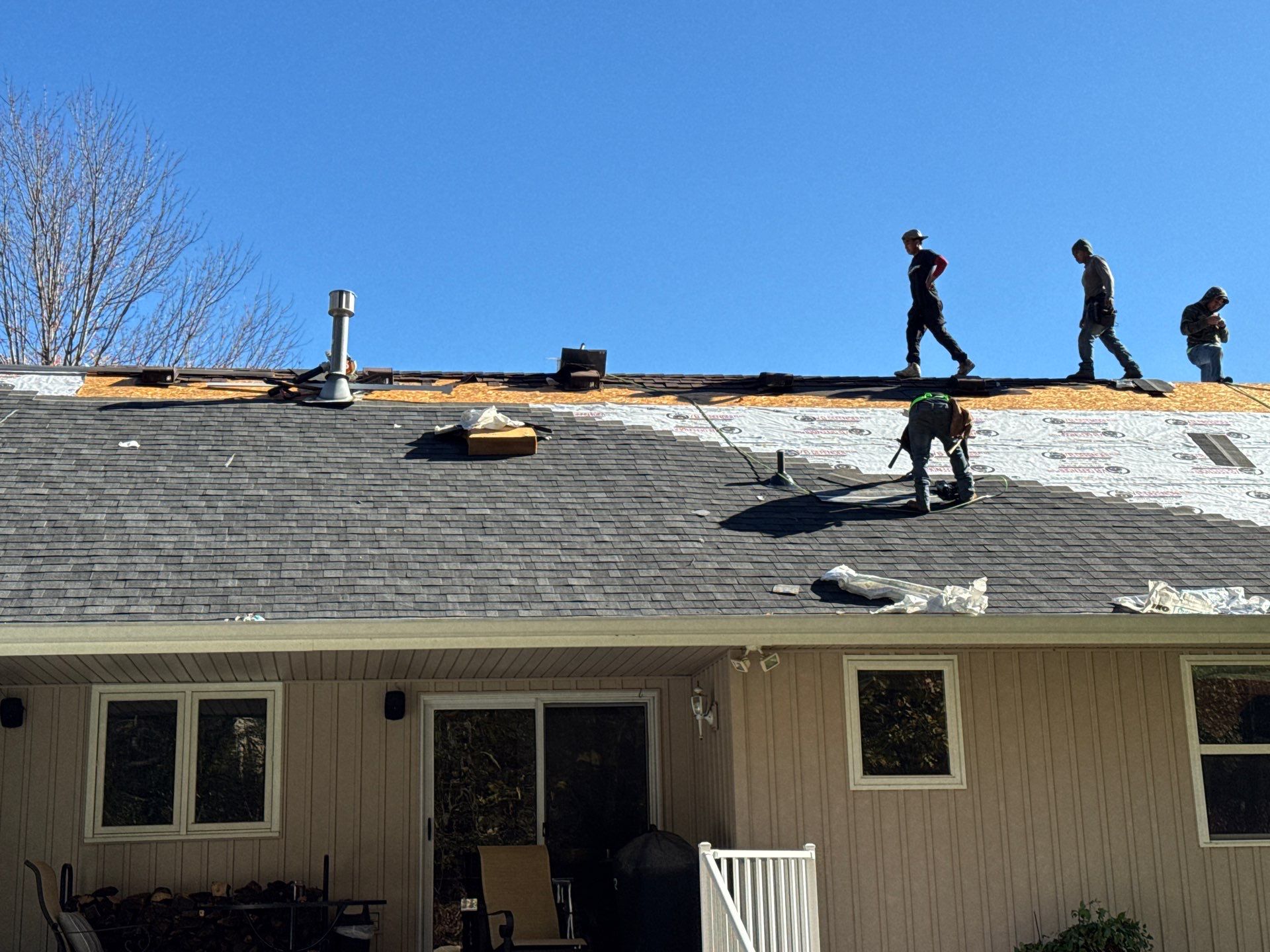 Had a storm and now a new roof! by EEC  Windows, Siding & Roofing 