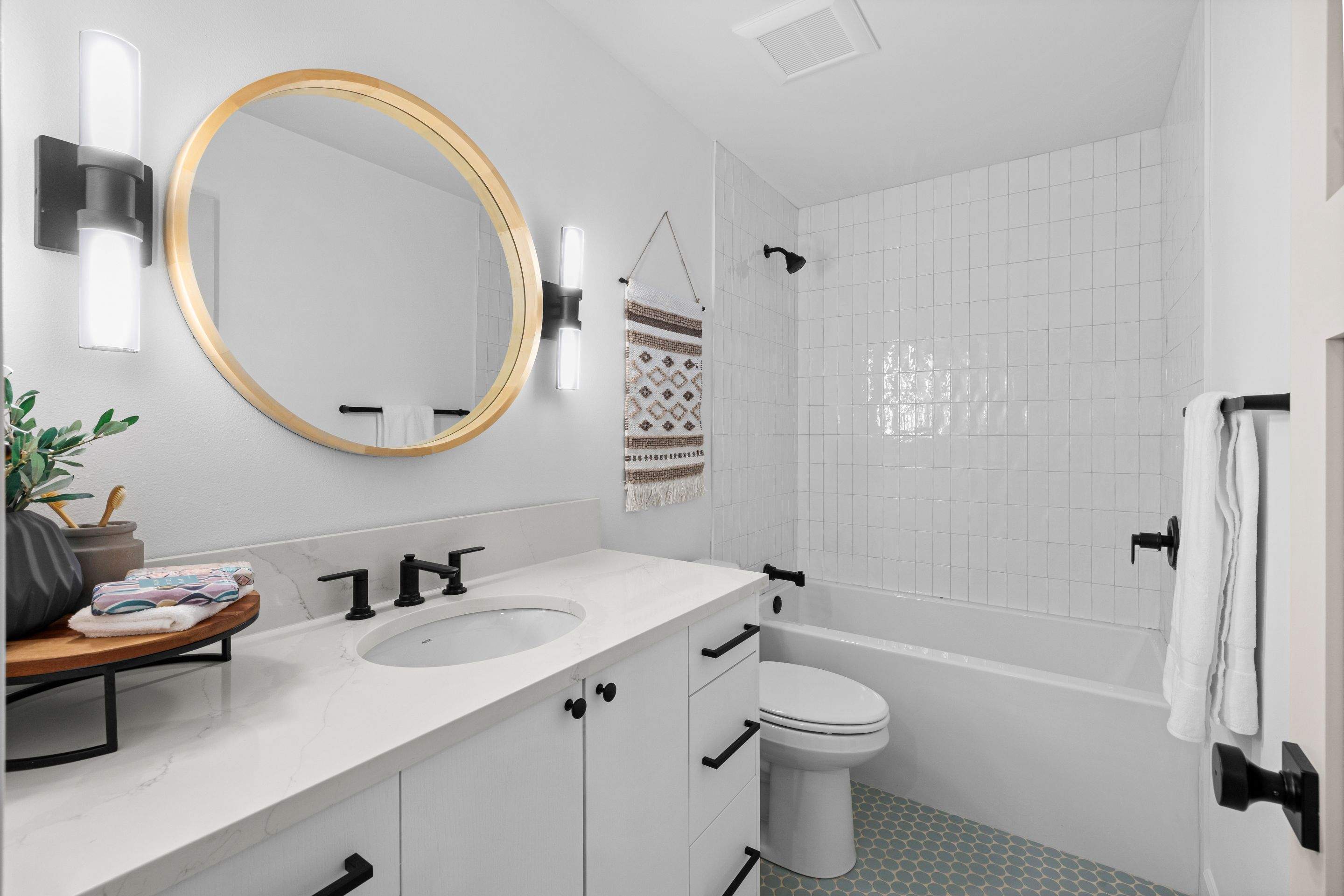 Wedgwood in-fill development by LinMak Construction