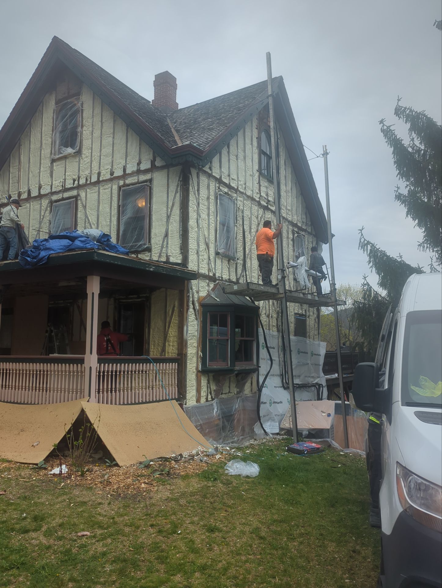 Siding Installation using Closed Cell Spray Foam by NYS Foam & Energy
