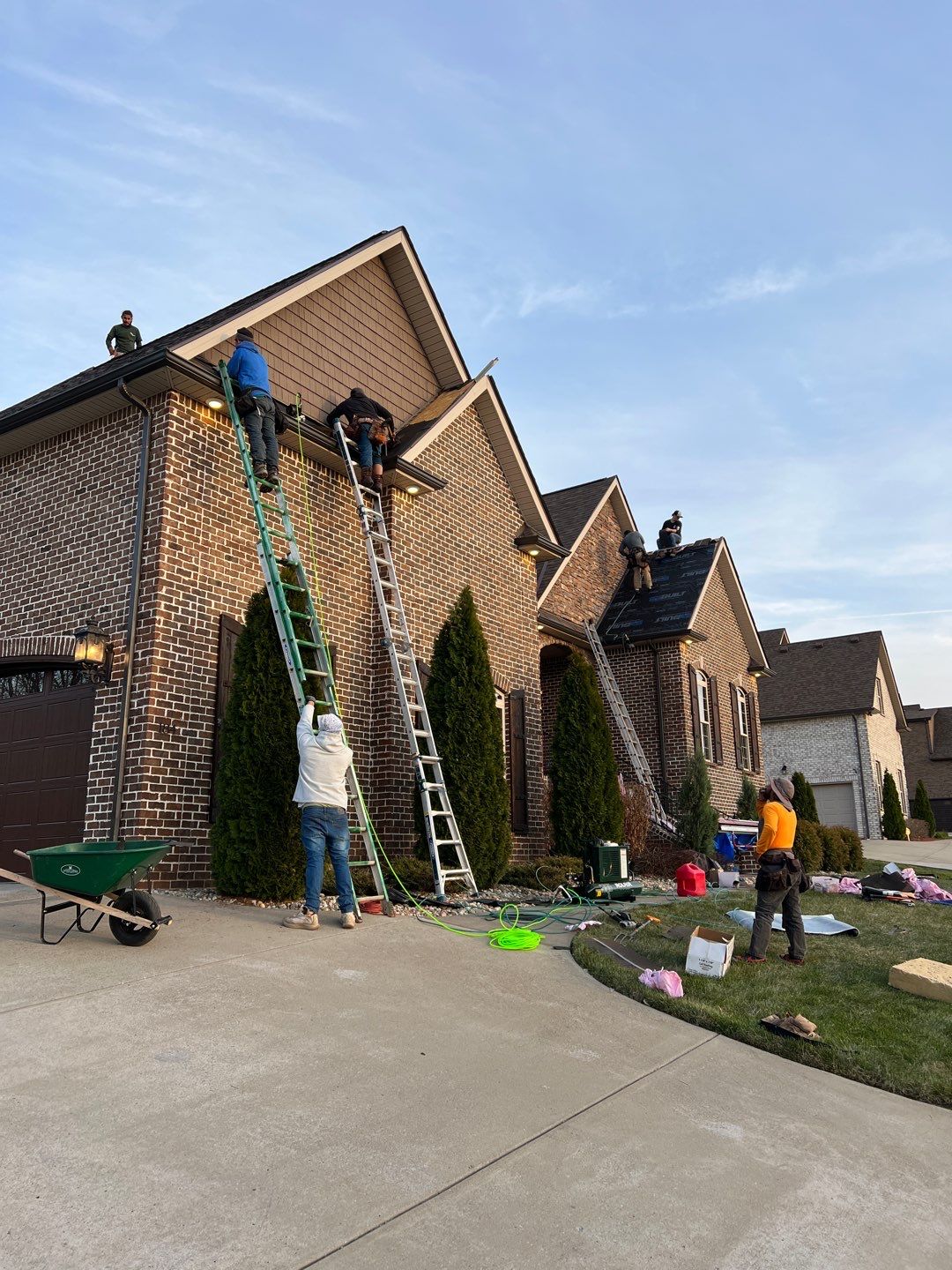 Roof replacement paid for by USAA - Duration shingles in Teak by Undersun Roofing 