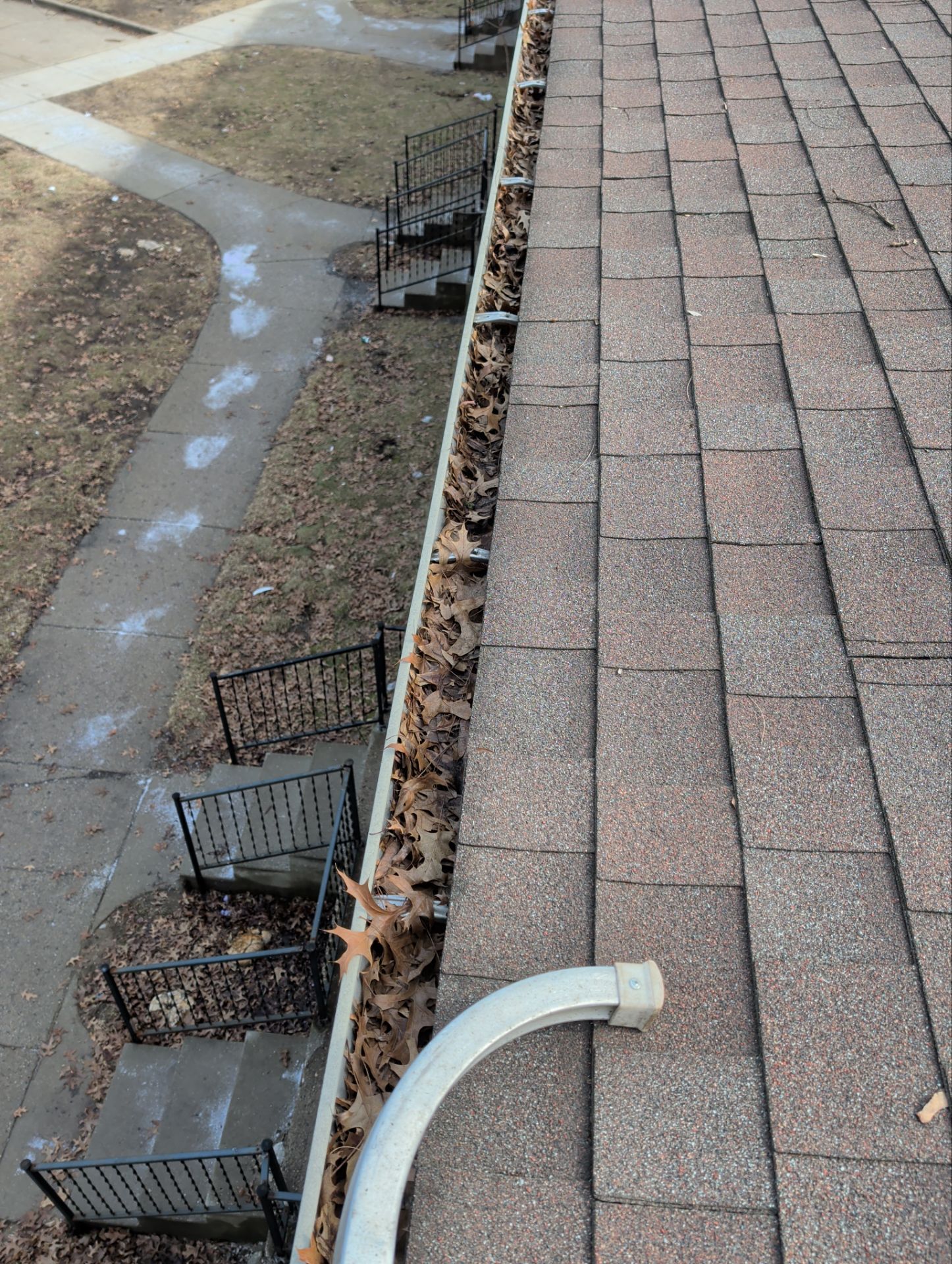 HOA gutter cleaning before photo.
