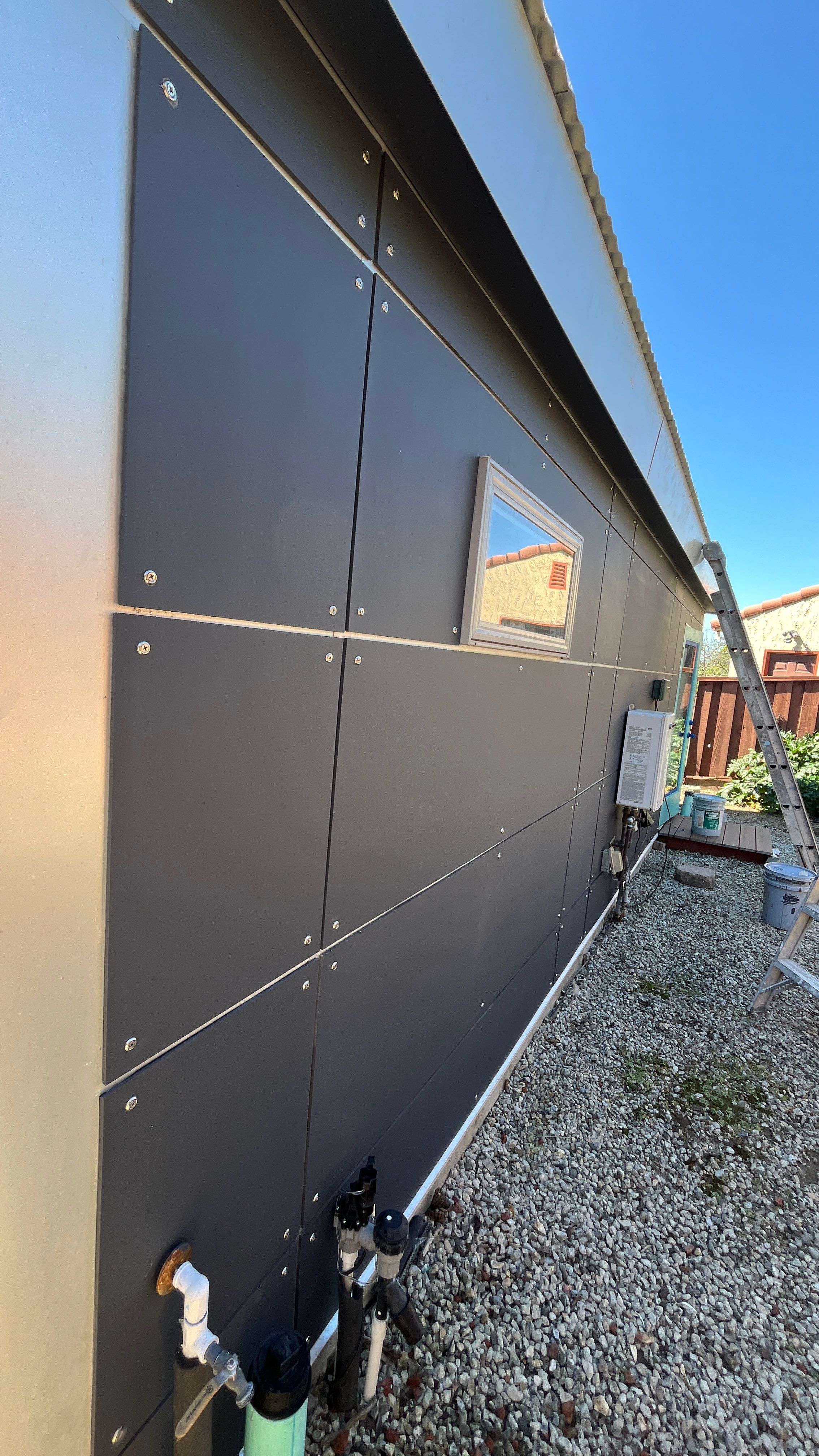 modern painting Exterior modern painting by Herrera’s Bay Area Painting inc.