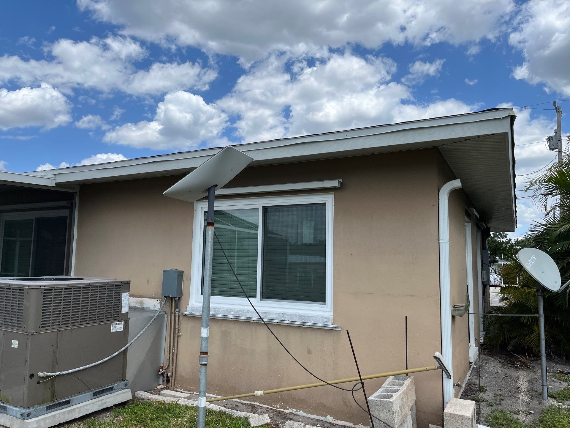 White K Style Seamless Gutters using 6 Inch Seamless Gutters in Cape Coral FL by Gutter Professors