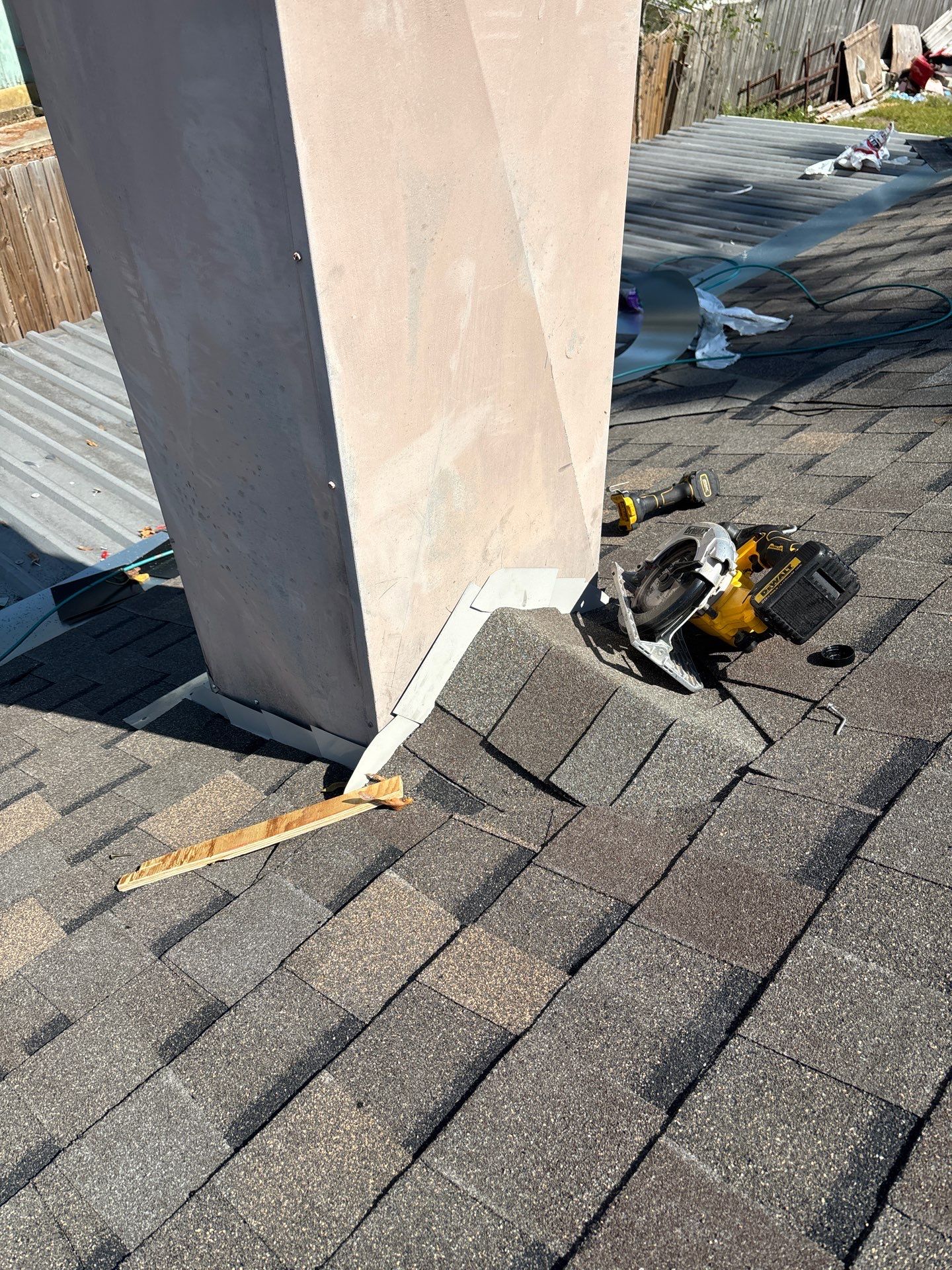 Channelview Roof Installation using Atlas Pinnacle Pristine by Modern BYLT Roofing & Construction