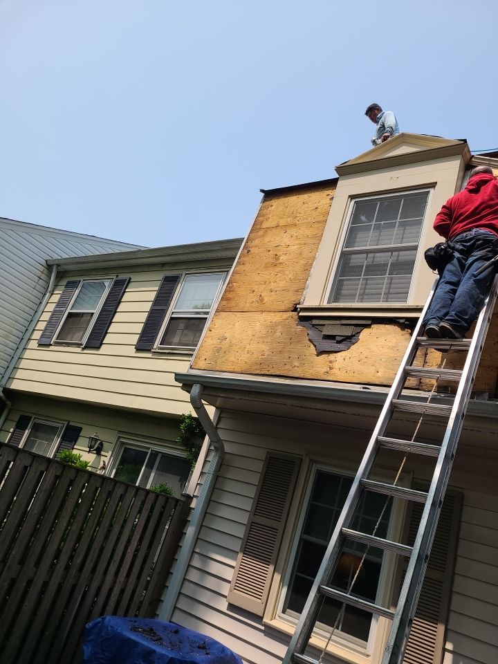 Alexandria - Certainteed Landmark Weathered Wood Shingles by RM Banning, Inc.