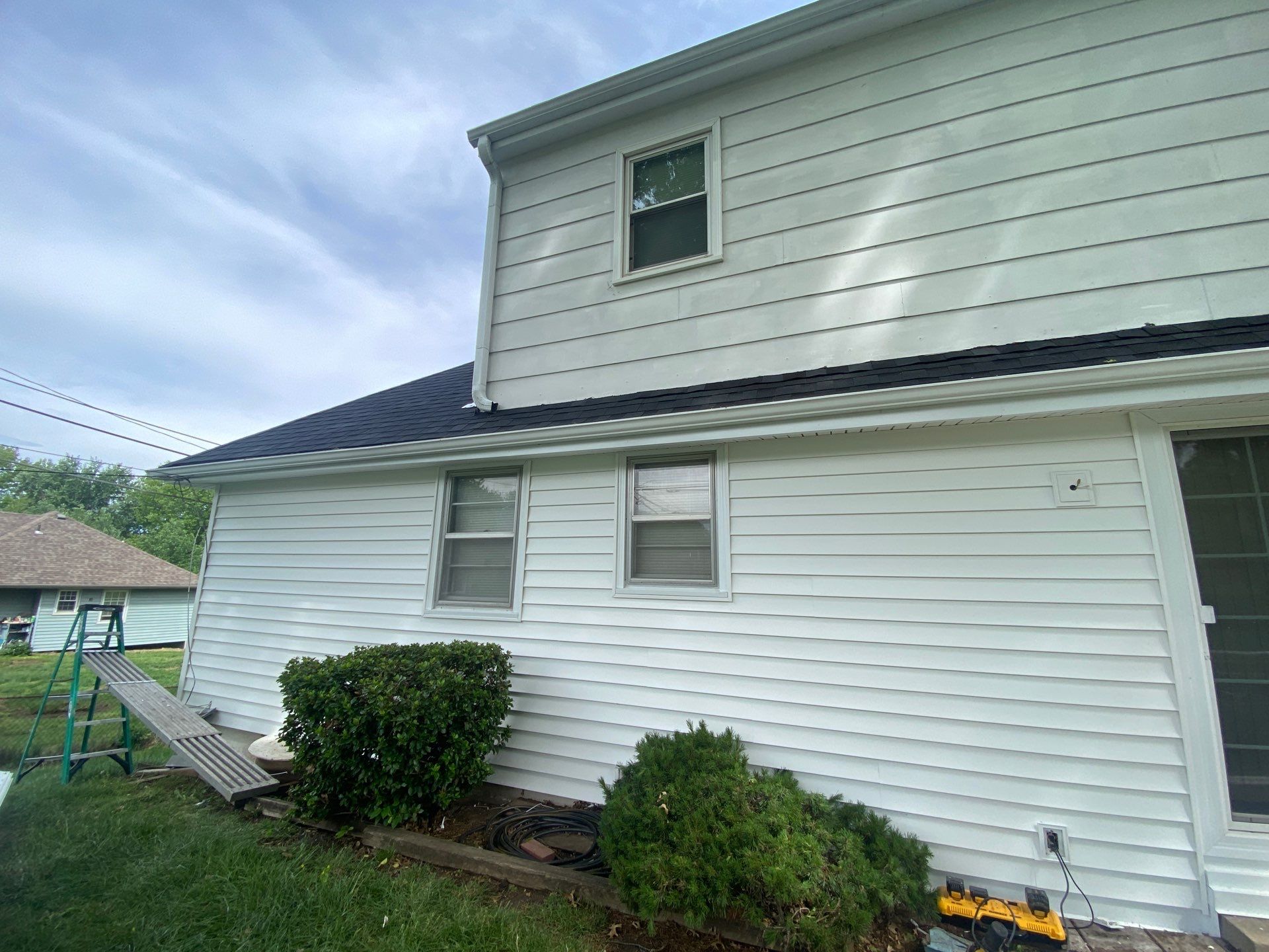 Siding Installation using White Market Square by EEC Windows, Siding & Roofing
