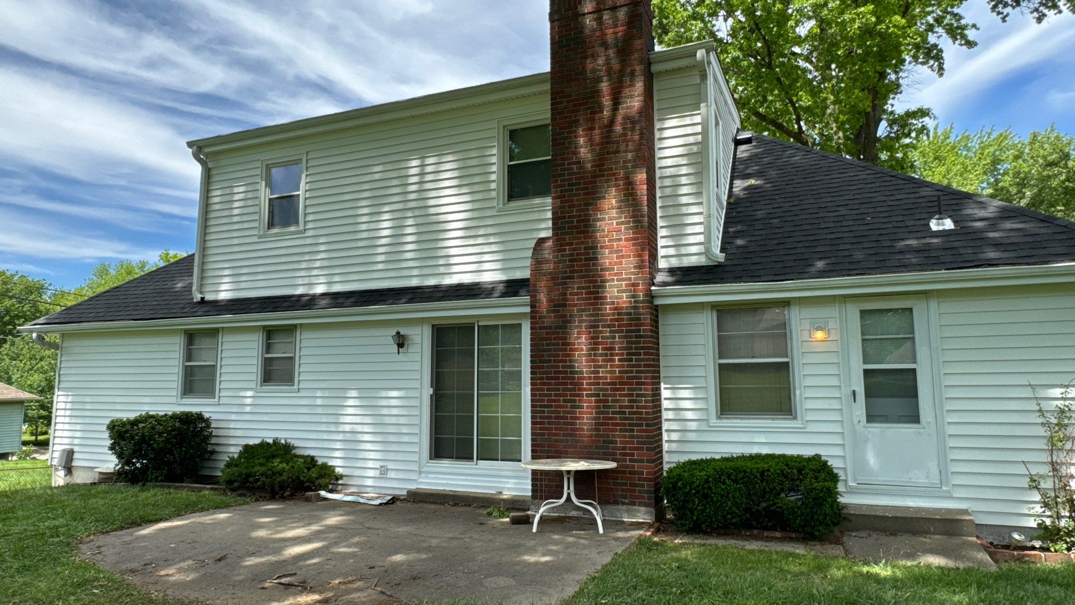 Siding Installation using White Market Square by EEC Windows, Siding & Roofing