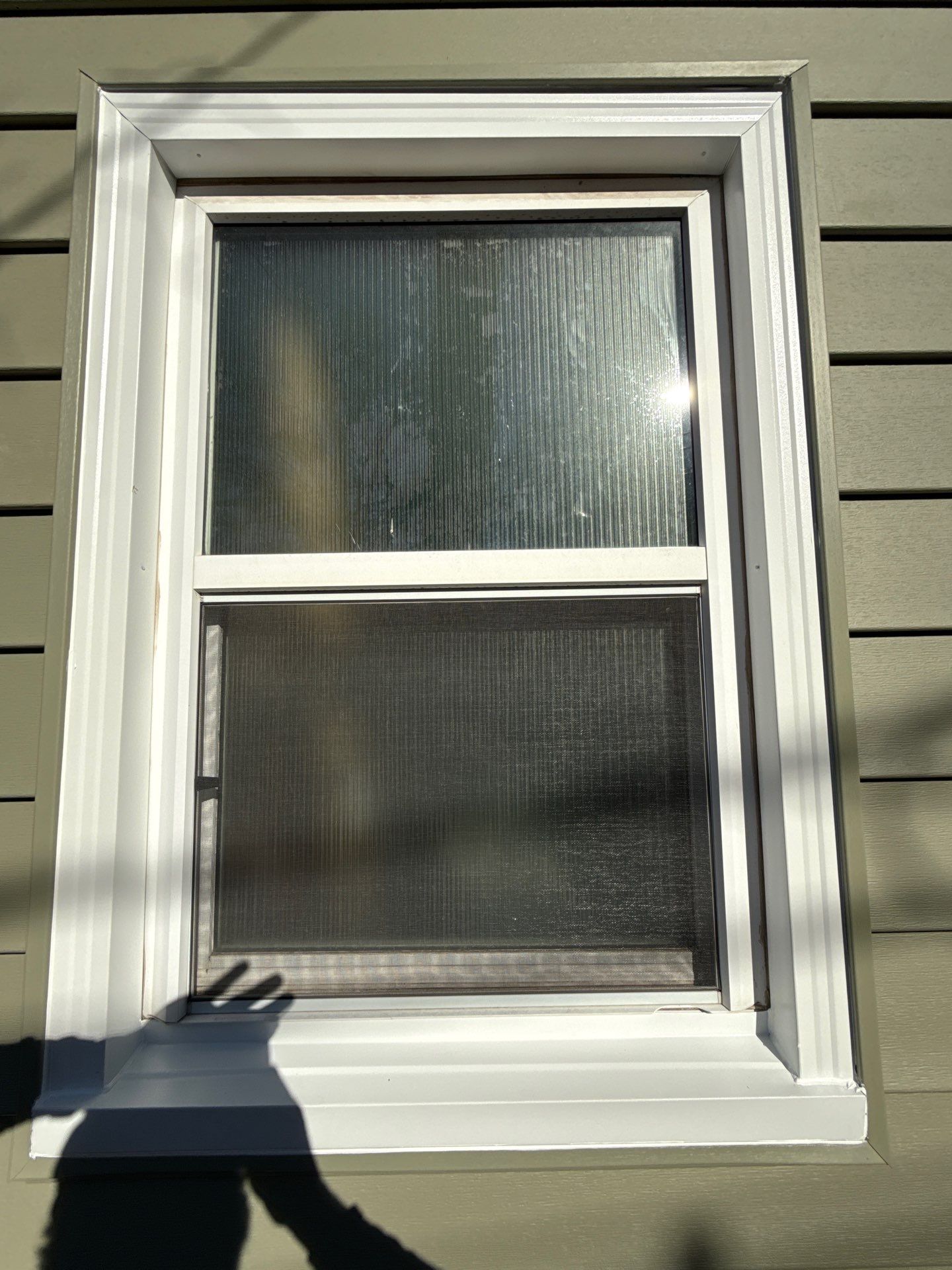 A whole new look for this Gladstone Home by EEC Windows, Siding & Roofing
