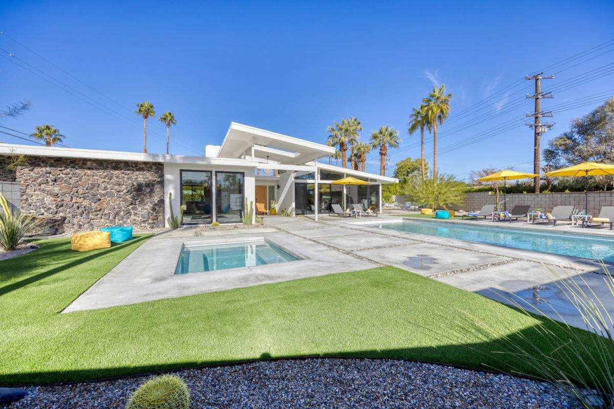 Palm Springs Midcentury Modern Home by One Stop Source
