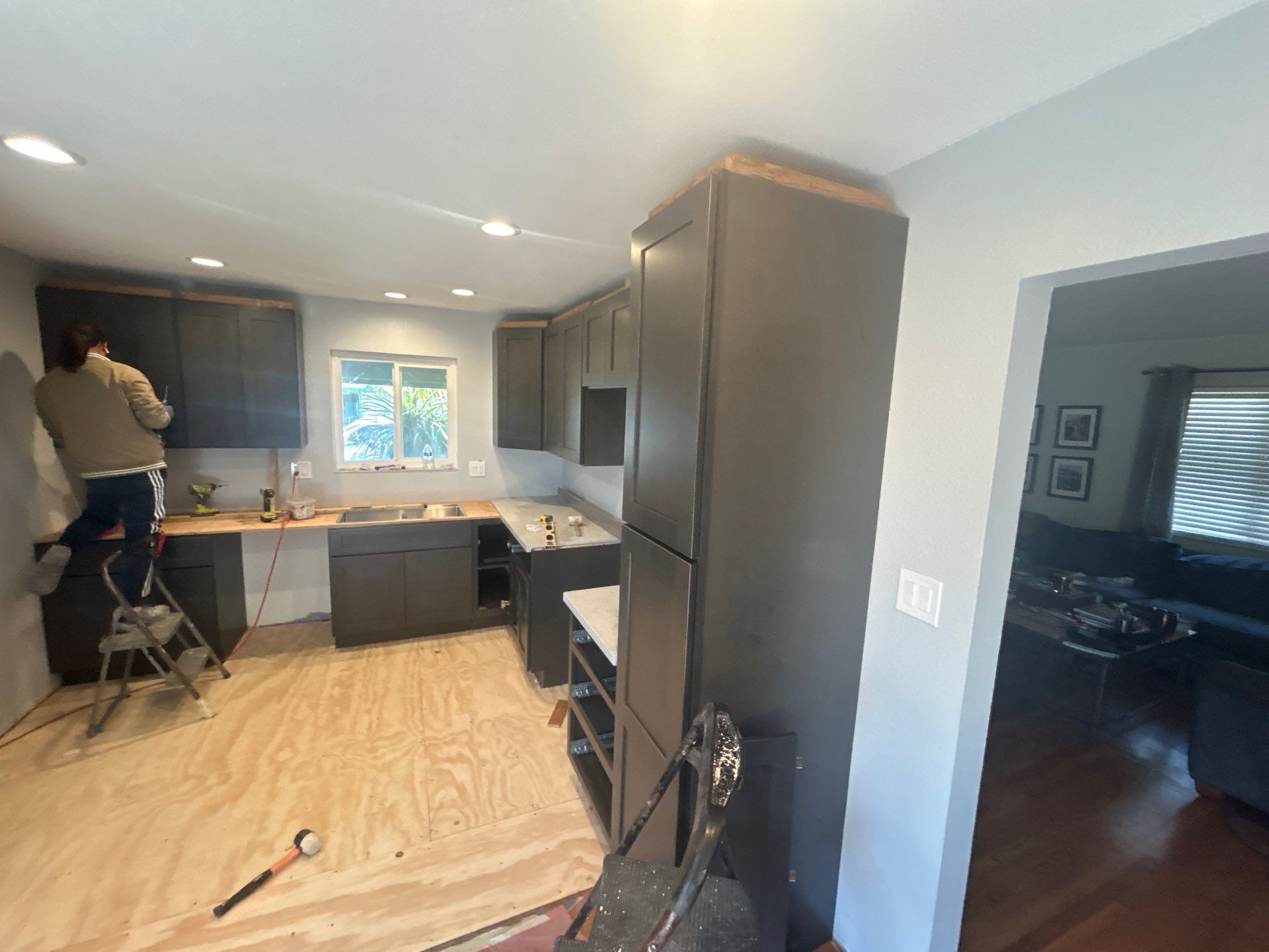 Modern Kitchen Remodel by H4H Remodeling and Repairs Inc.