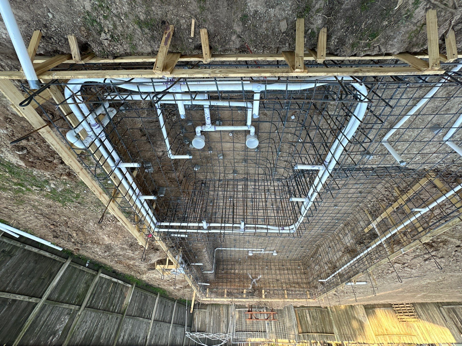 Pool, Patio Cover and Summer Kitchen in Creekside by SophAlx LLC