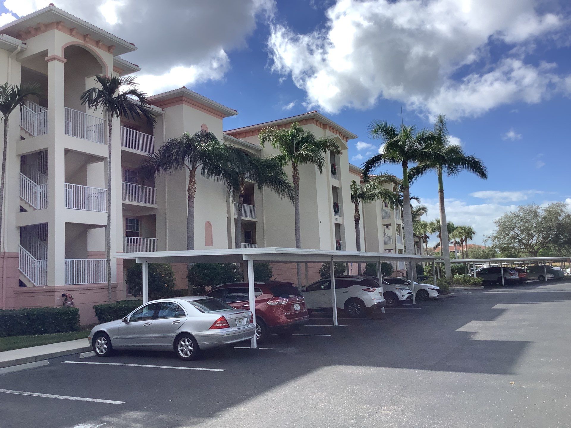 7-Inch Smooth Box Gutters in Sarasota FL by Gutter Professors