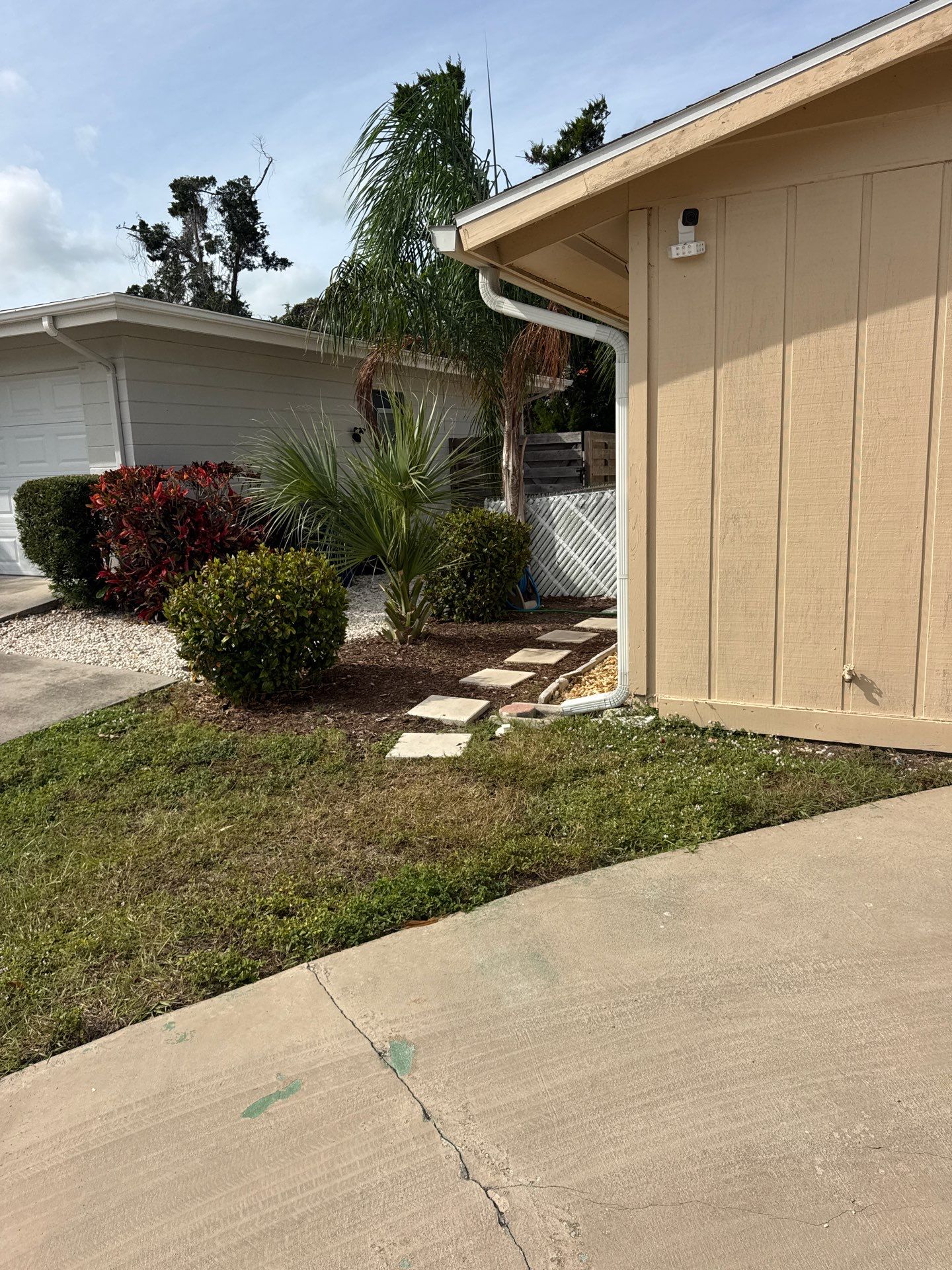 Replace gutter using 6 Inch Seamless Gutters in Sarasota FL by Gutter Professors