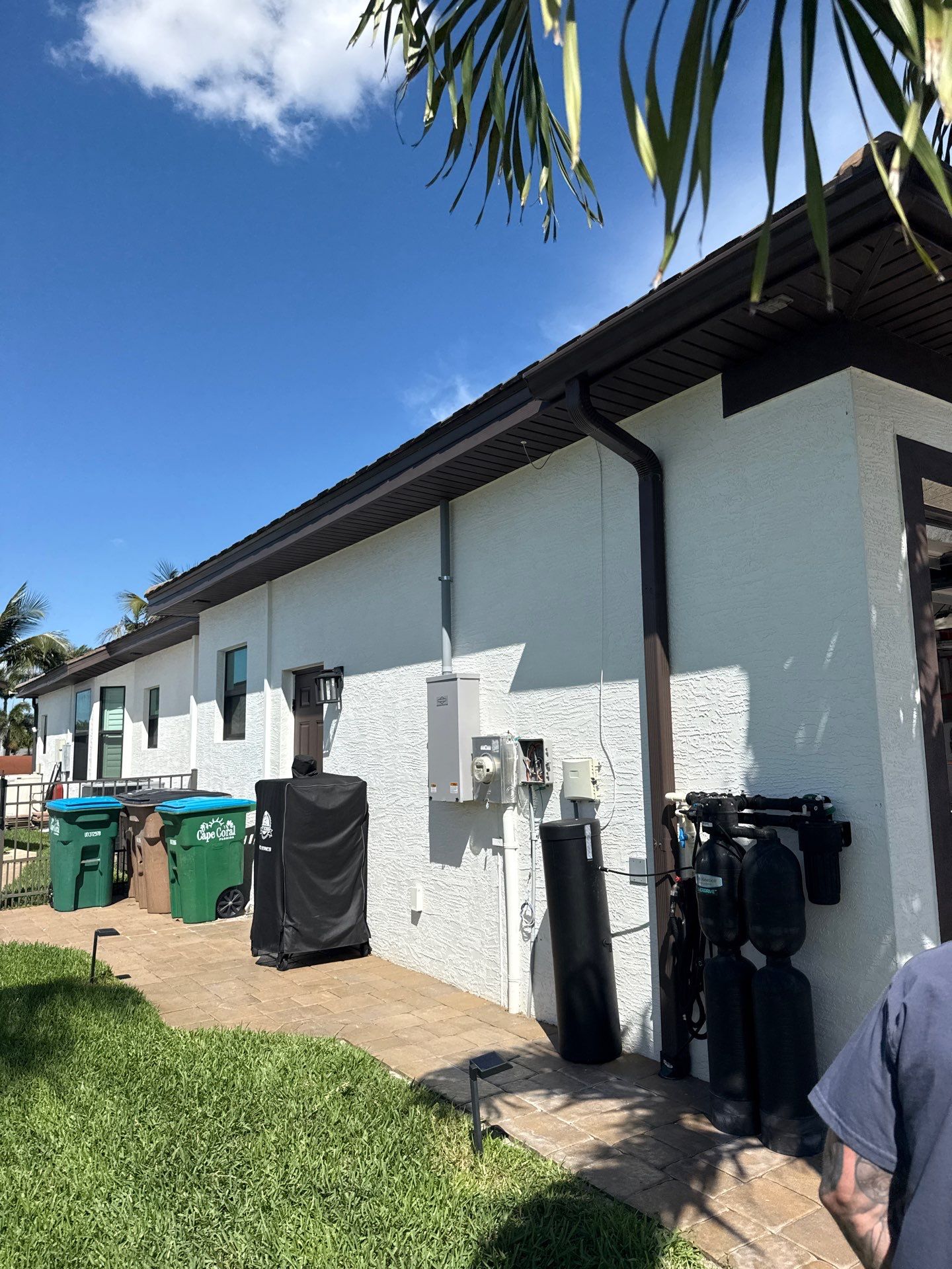 6 Inch Seamless Gutters using Musket Brown Seamless Gutters in Cape Coral FL by Gutter Professors