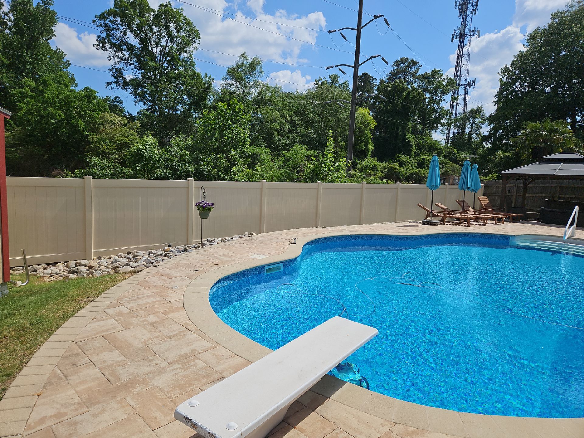 Vinyl Fencing That Lasts a Lifetime by Tidewater Trim & Deck