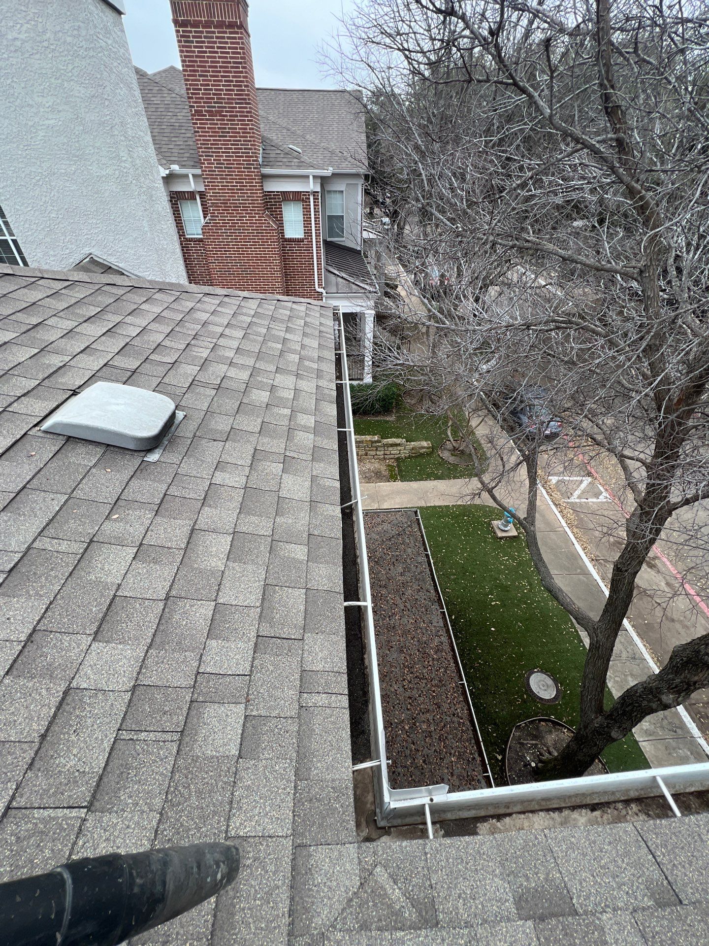 Commercial gutter cleaning Carrollton, TX after photo with clean gutters