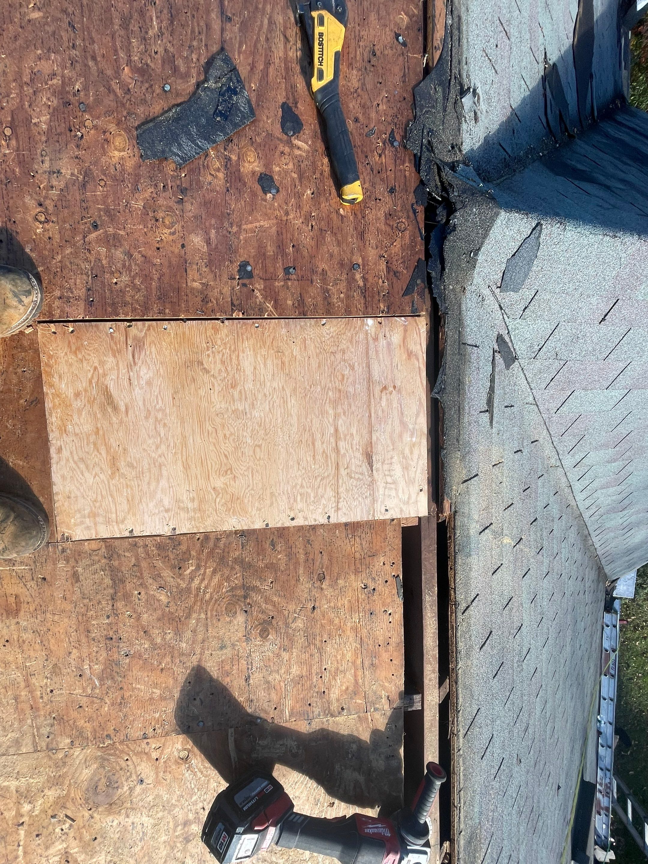 Residential Roofing Installation using Owens Corning TruDefinition Duration AR - Estate Gray & White Double 4 Siding by A Plus Exterior