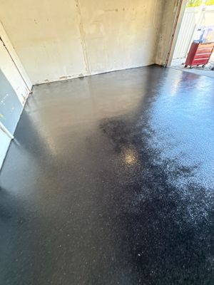 Clearwater Garage Floor Transformation with Carbon Flake Coating