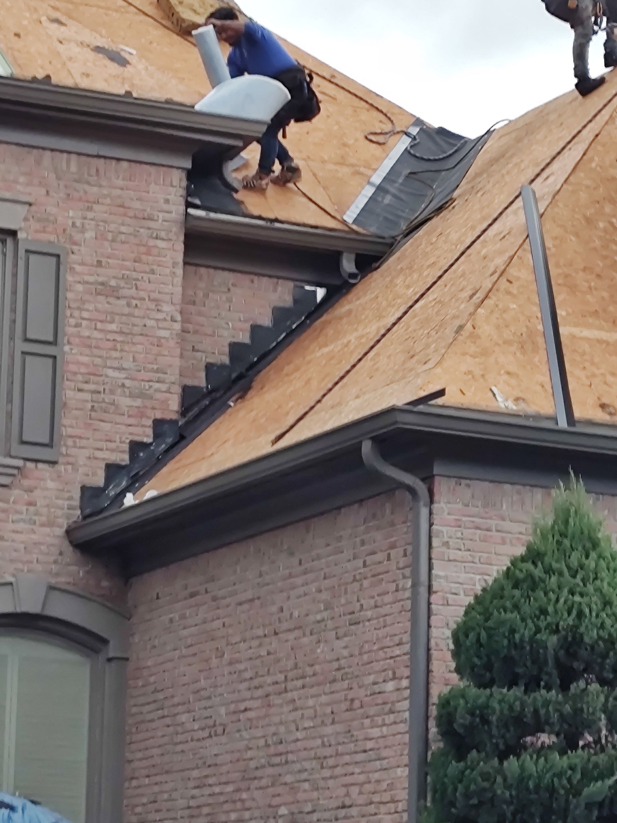 Top-Quality Williamsburg Gray Owens Corning Roof Installation in Roswell, Georgia by NBS Roofing by NBS Roofing, Inc.