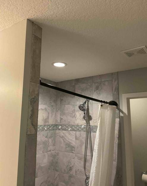 Bathtub replacements with new Onyx walls by The Shower Company
