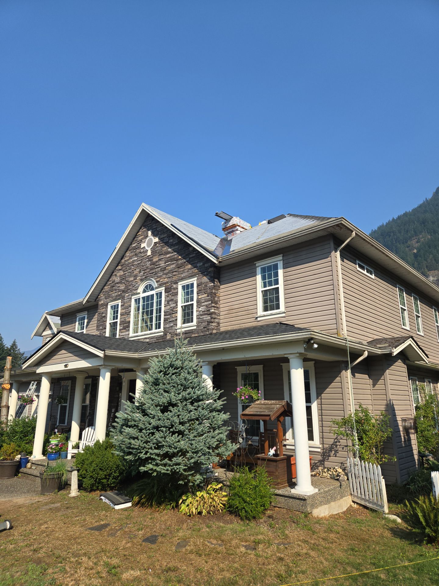 Residential Re-Roof using GAF Timberline HDZ Charcoal  by Top Notch Roofing Inc