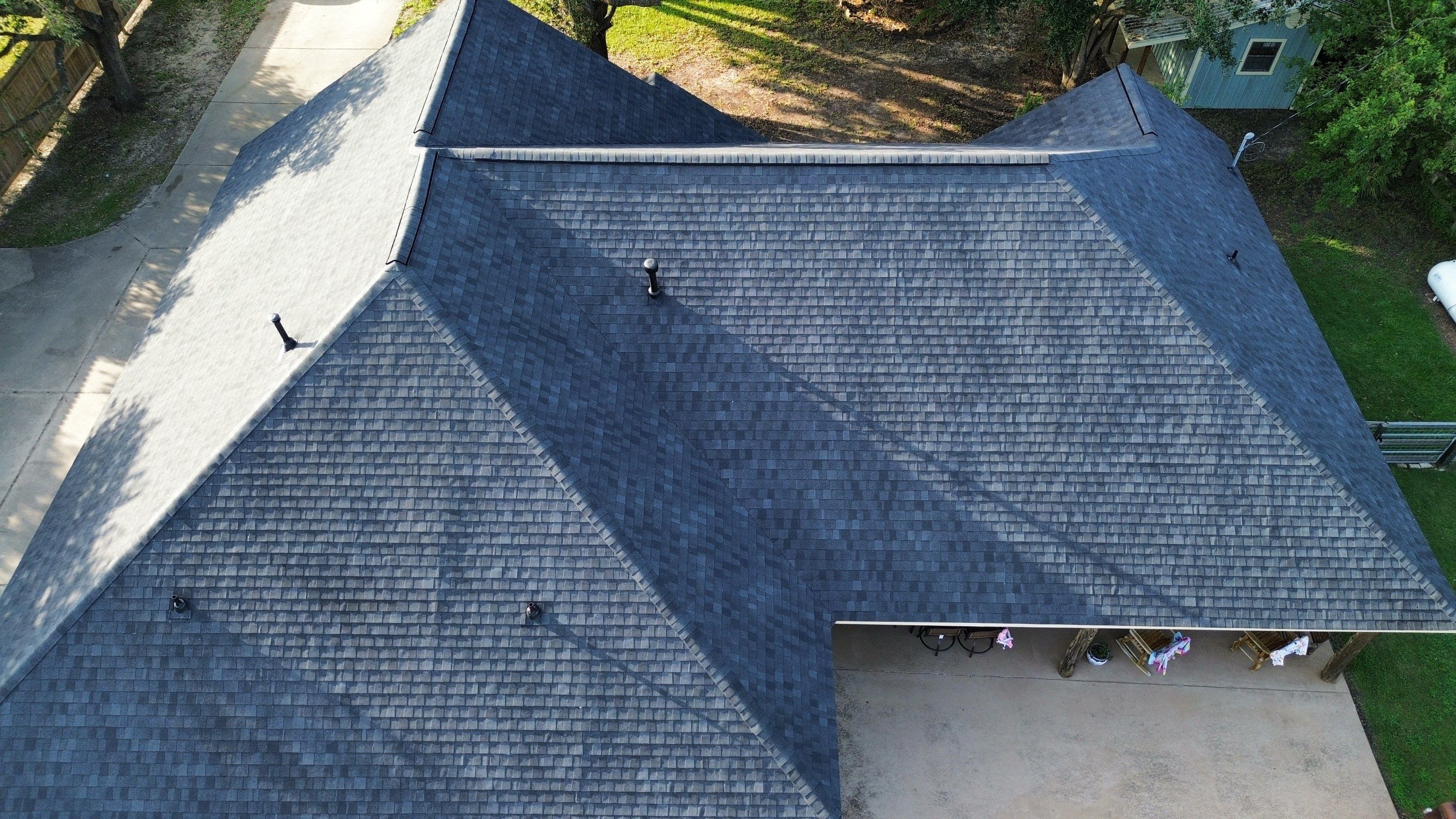 Mont Belvieu Roof Installation using Atlas Pinnacle Pristine by Modern BYLT Roofing & Construction