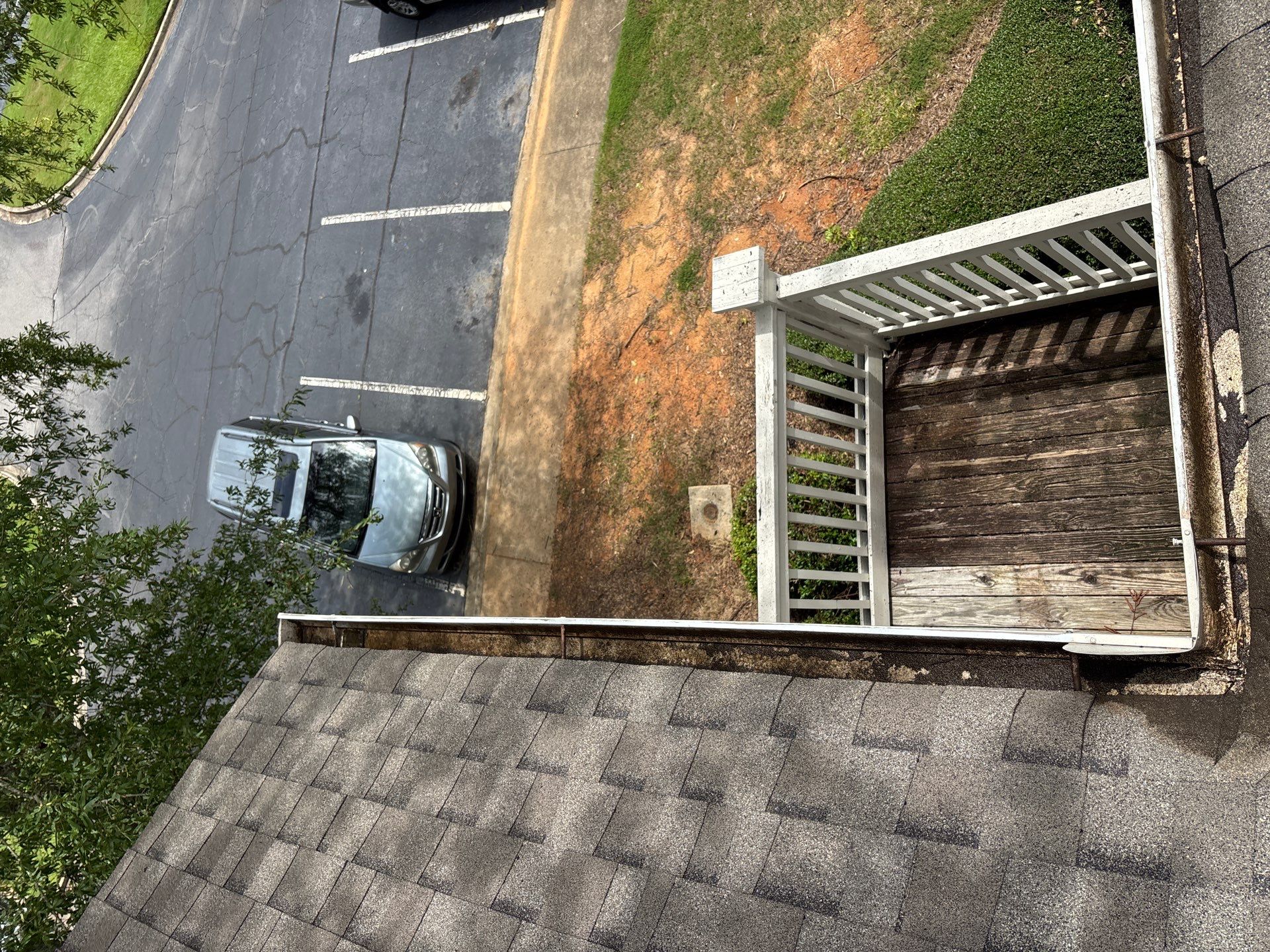 Commercial gutter cleaning Georgia after photo with clean gutters.