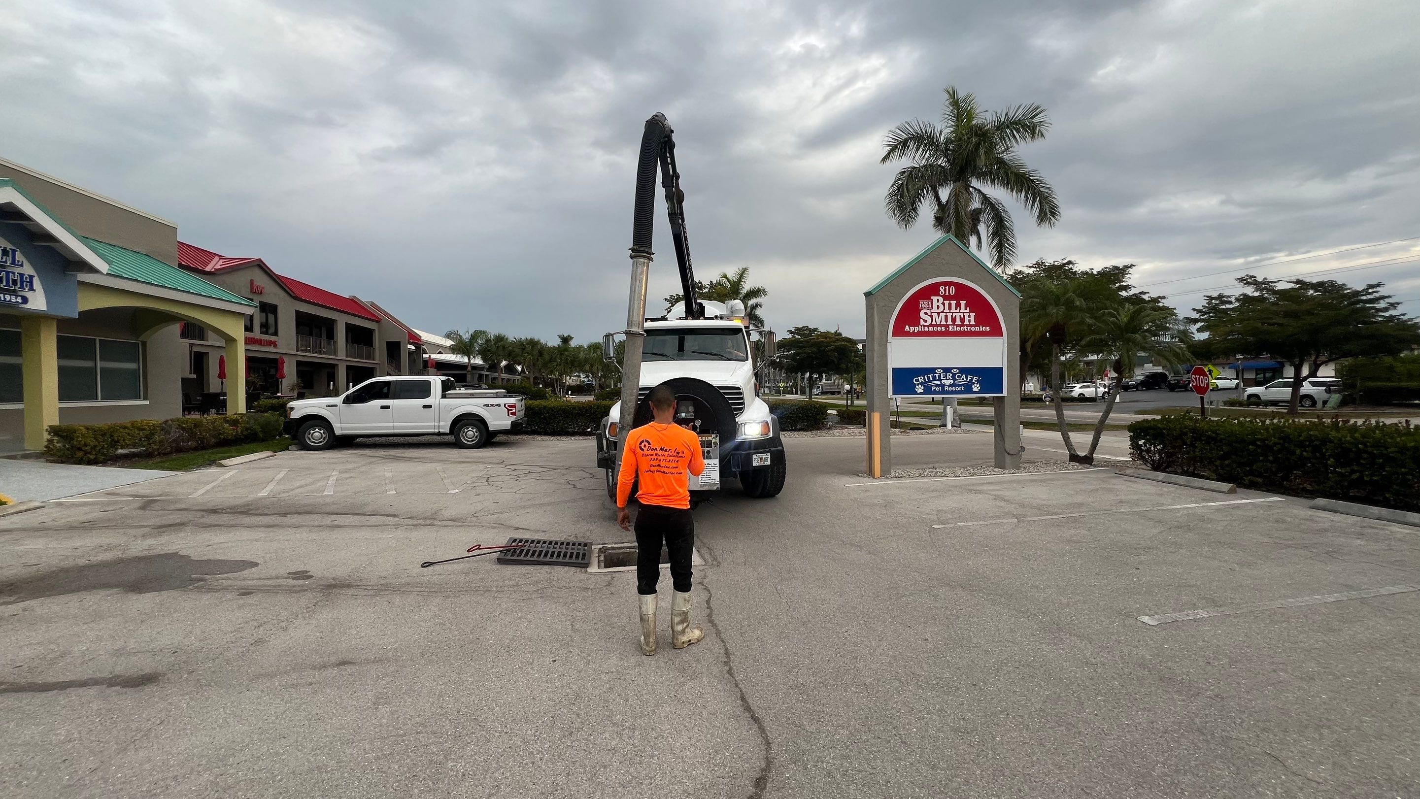 Stromwater System Maintenance at Bill Smith Appliances / Critter Cafe Marco Island Catch Basin by Don Mar, Inc. Storm Water Solutions