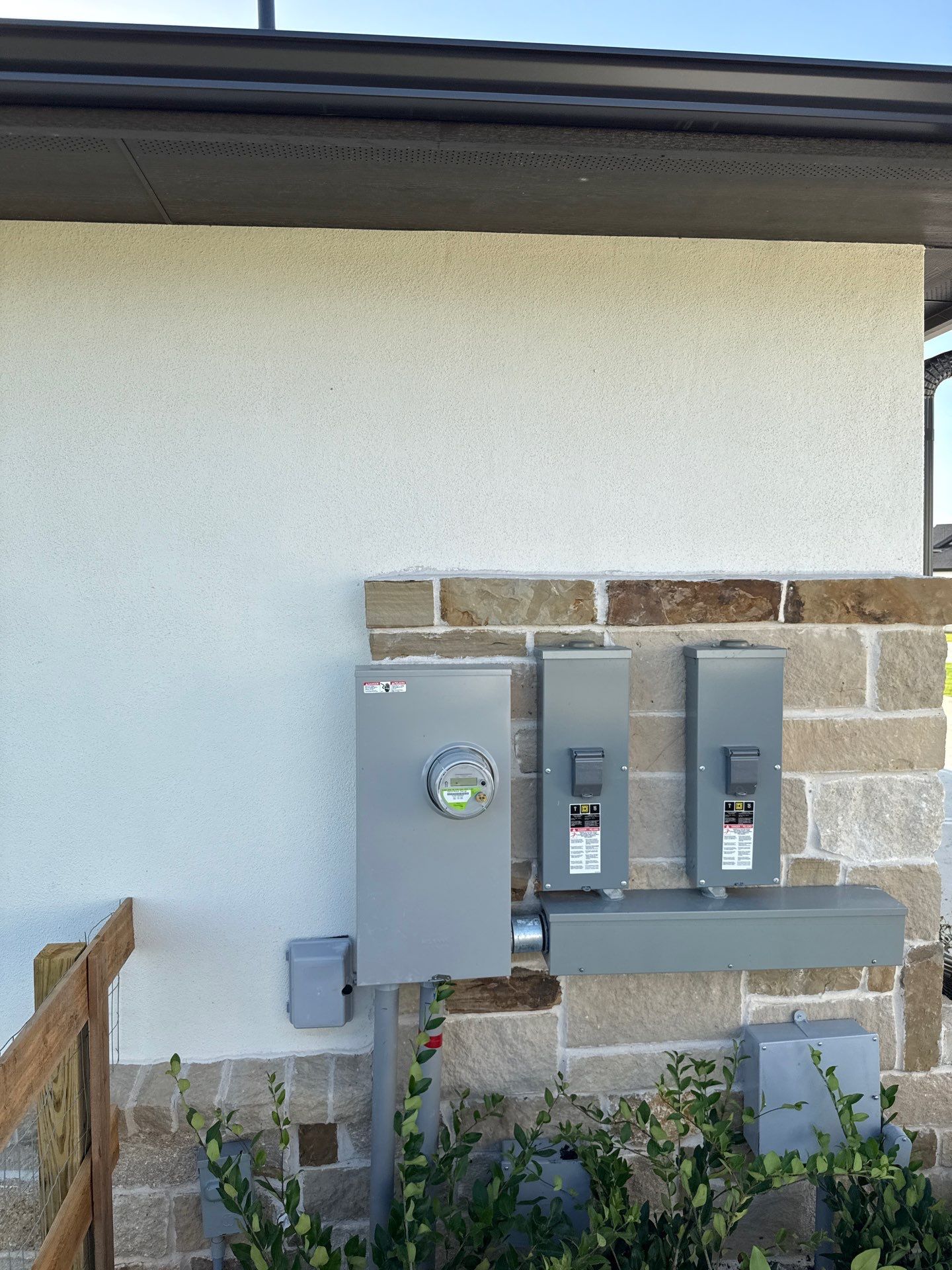 Waller Estate Elegance: Apex Stucco with Grand Stone Accents by Apex Conventional Stucco Llc